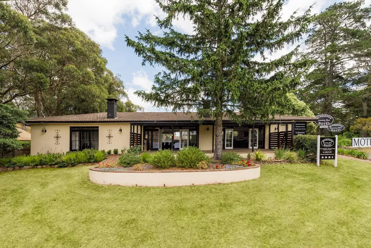 Facade/entrance in Bundanoon Country Inn Motel Facade/entrance in Bundanoon Country Inn Motel