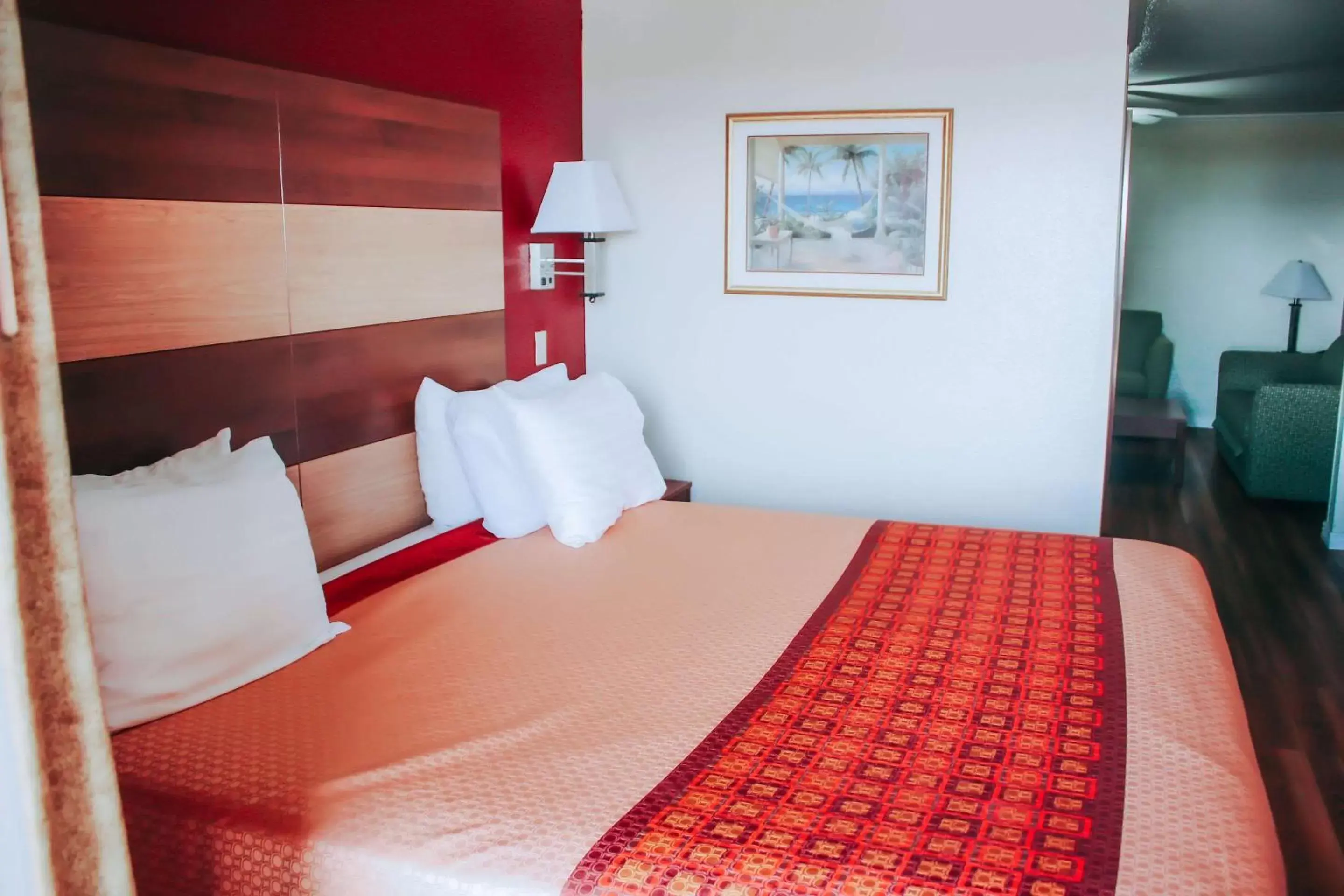 Photo of the whole room, Bed in Rodeway Inn & Suites Lake Havasu City