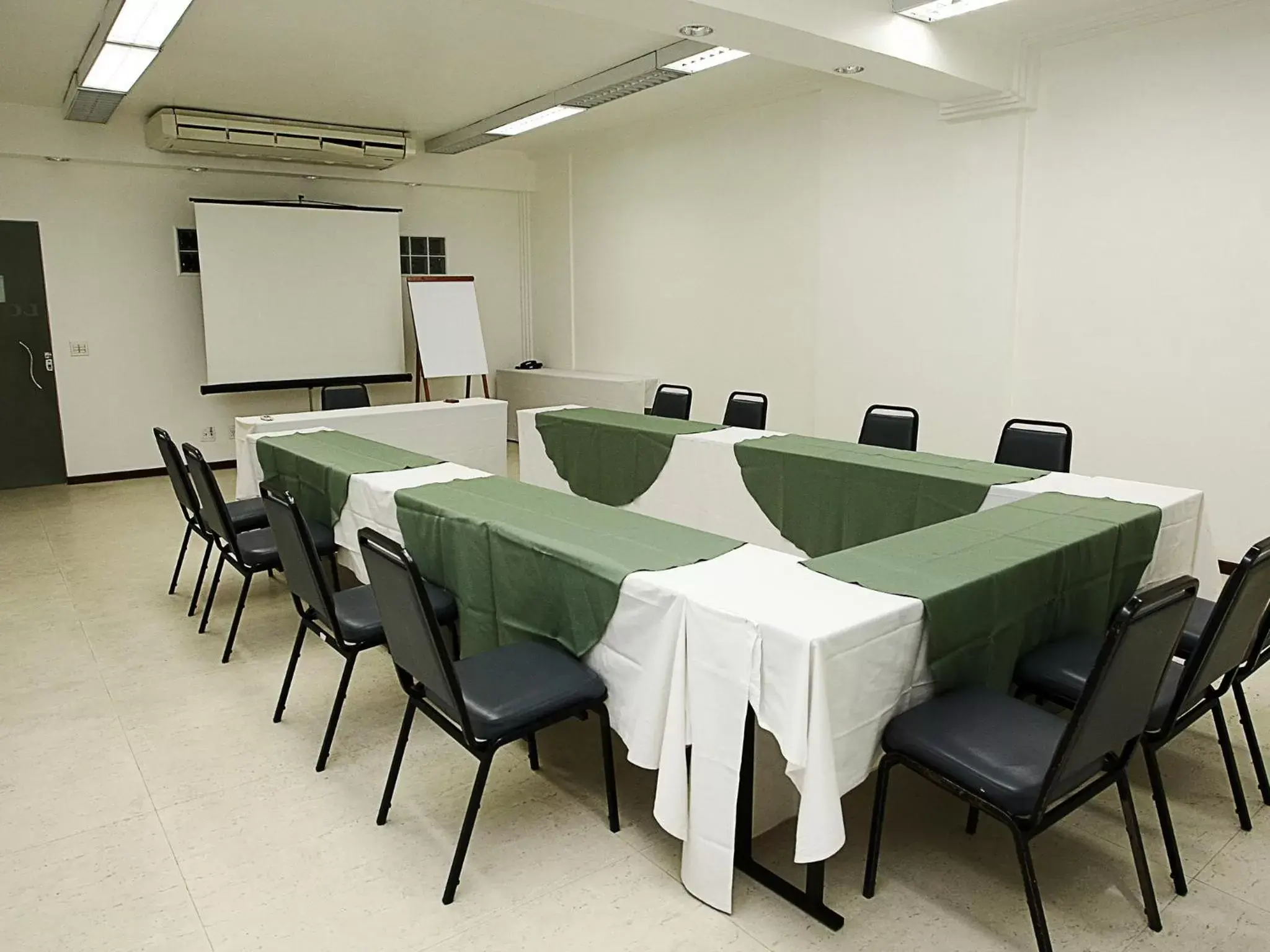 Business facilities in Cheverny Apart Hotel