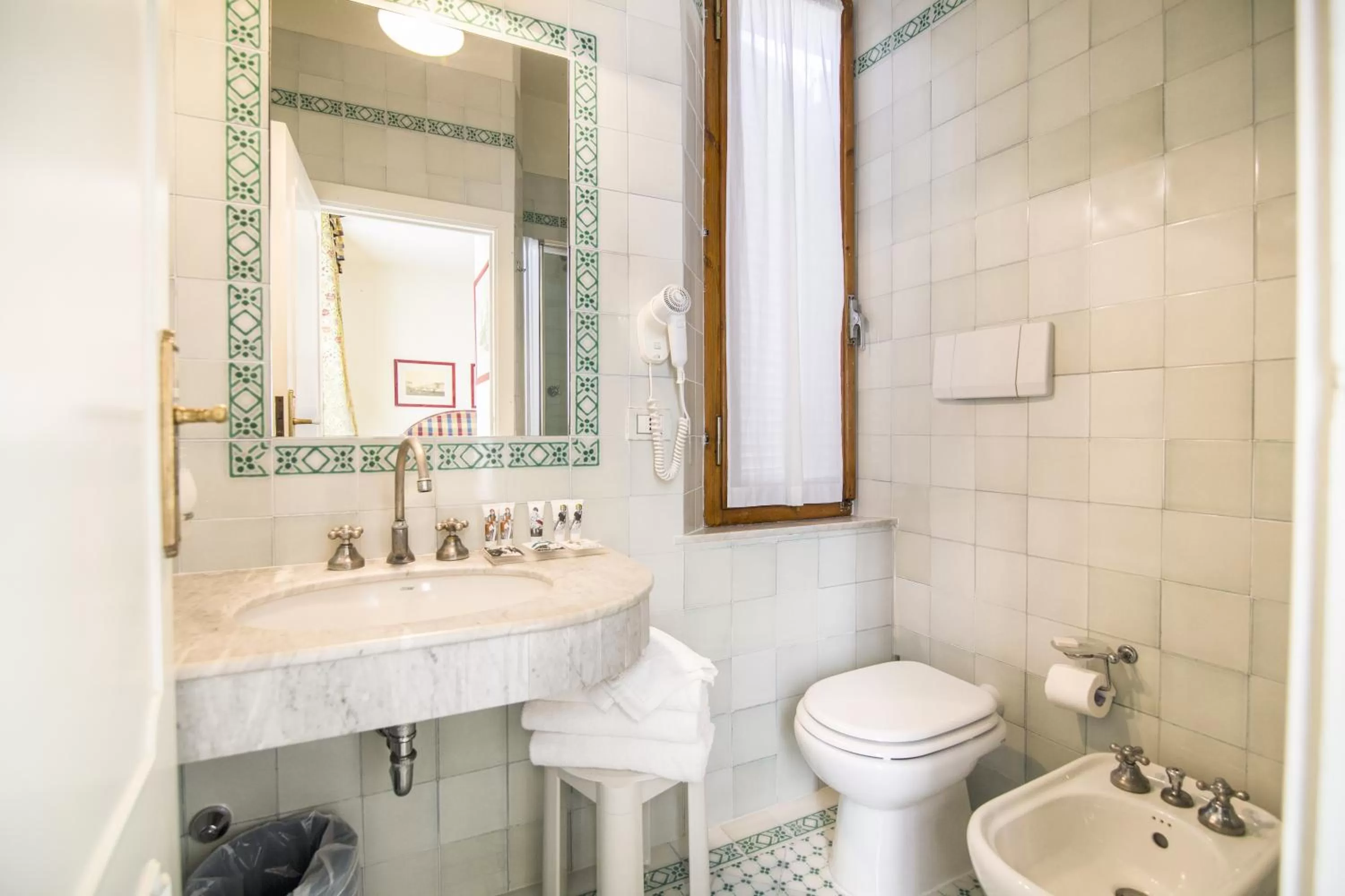 Bathroom in Hotel Italia