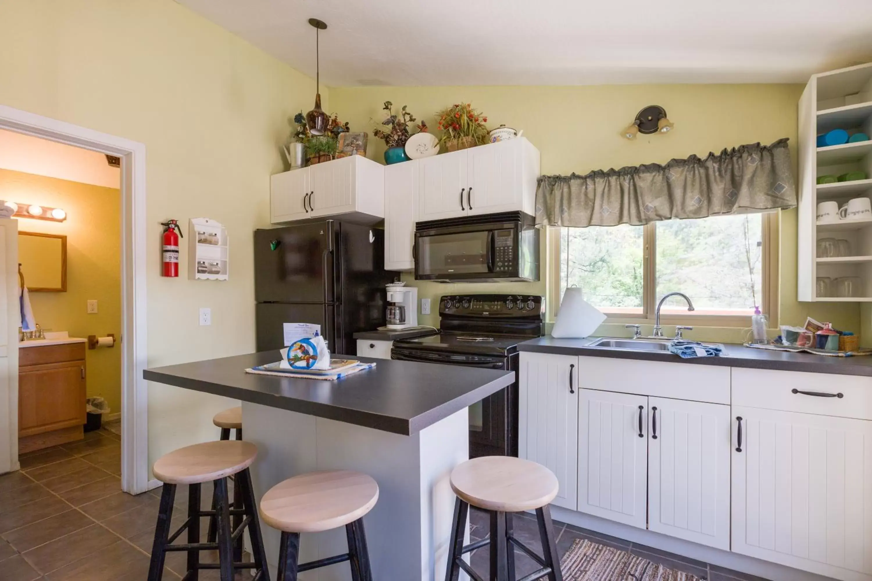 Kitchen or kitchenette, Kitchen/Kitchenette in Crown King Cabins Bradshaw