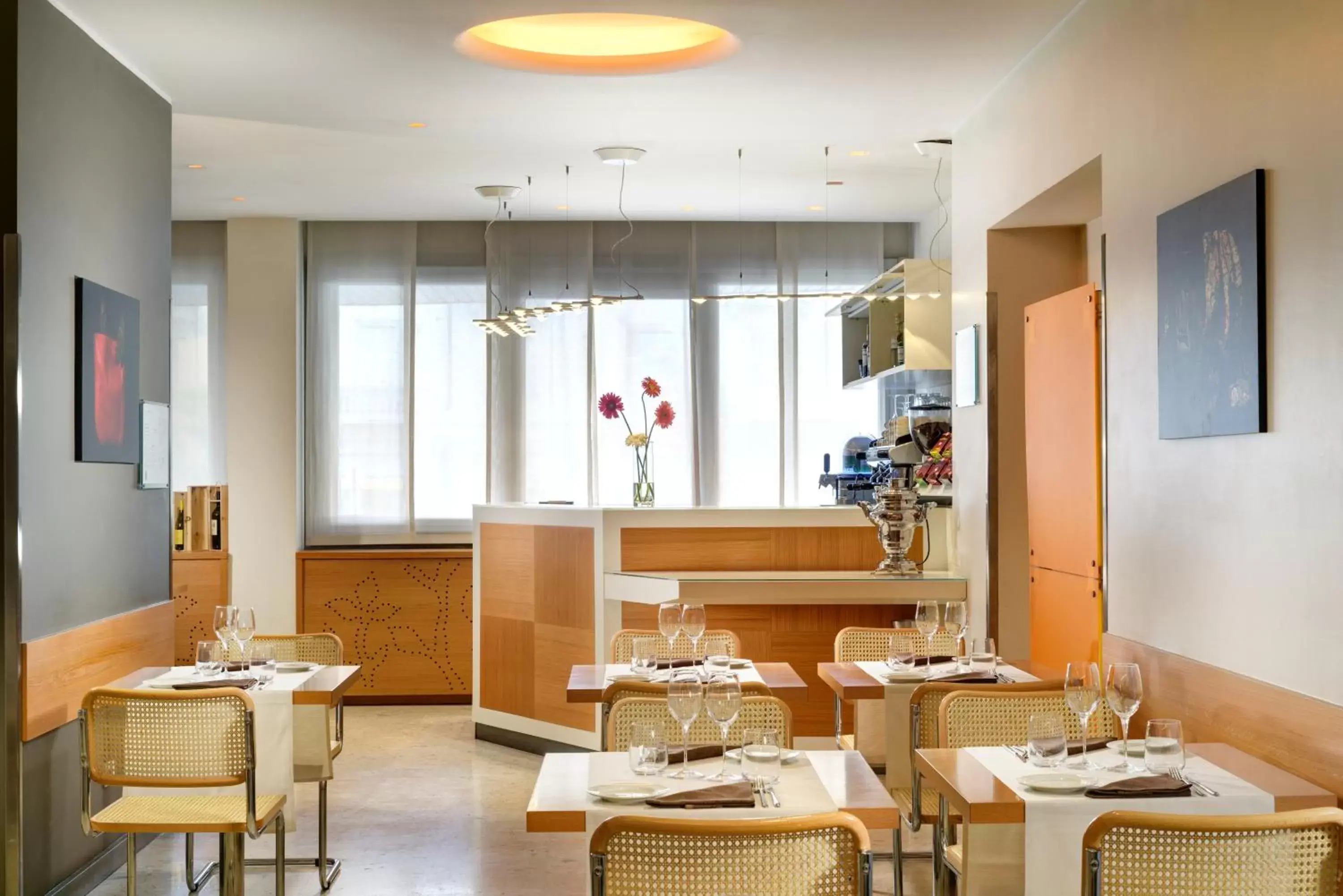 Lunch, Restaurant/Places to Eat in UNAHOTELS Mediterraneo Milano