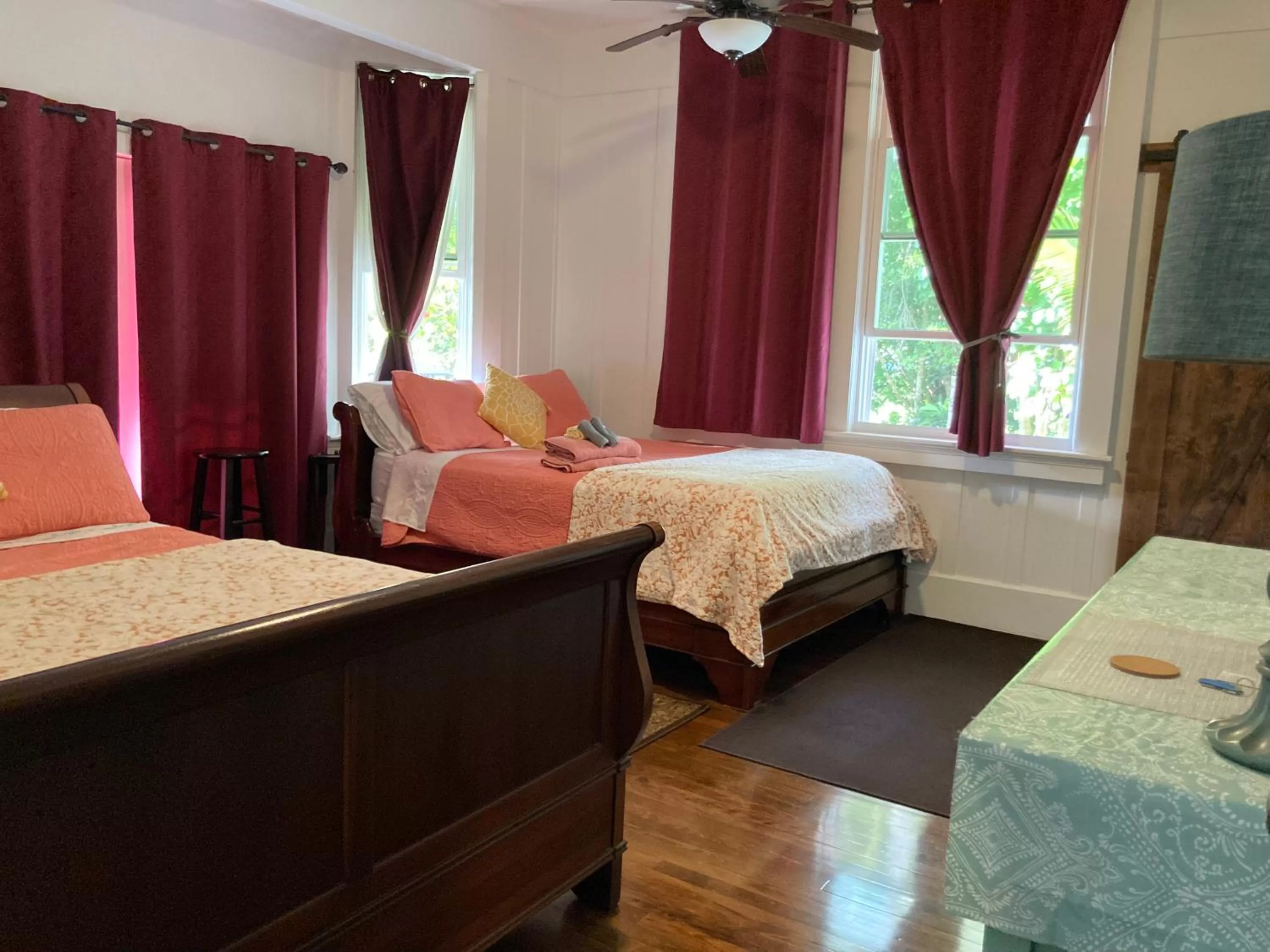 Bedroom, Bed in Hilo Bay Oceanfront Bed and Breakfast