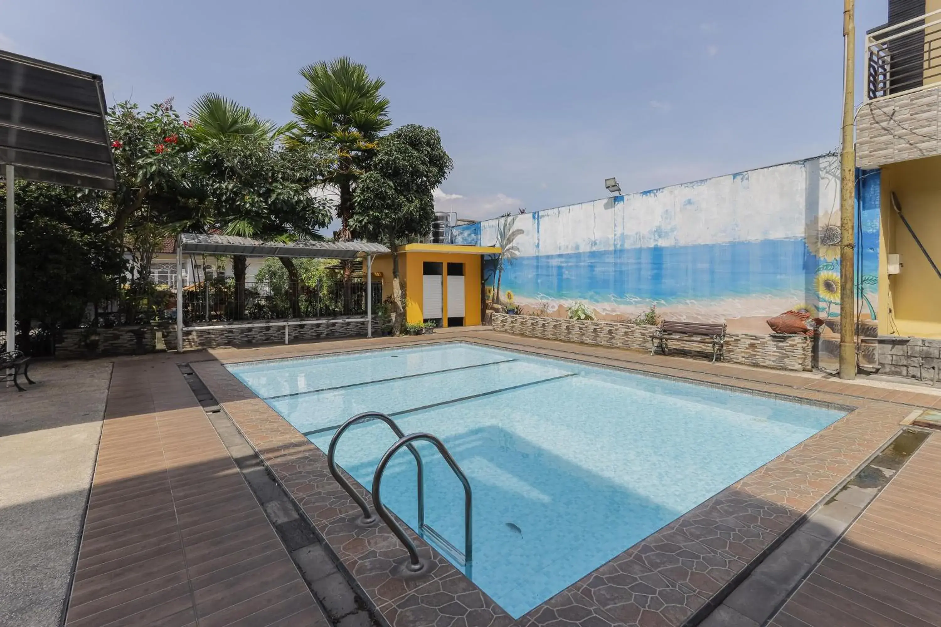Swimming Pool in OYO 564 Bunga Matahari Guest House And Hotel