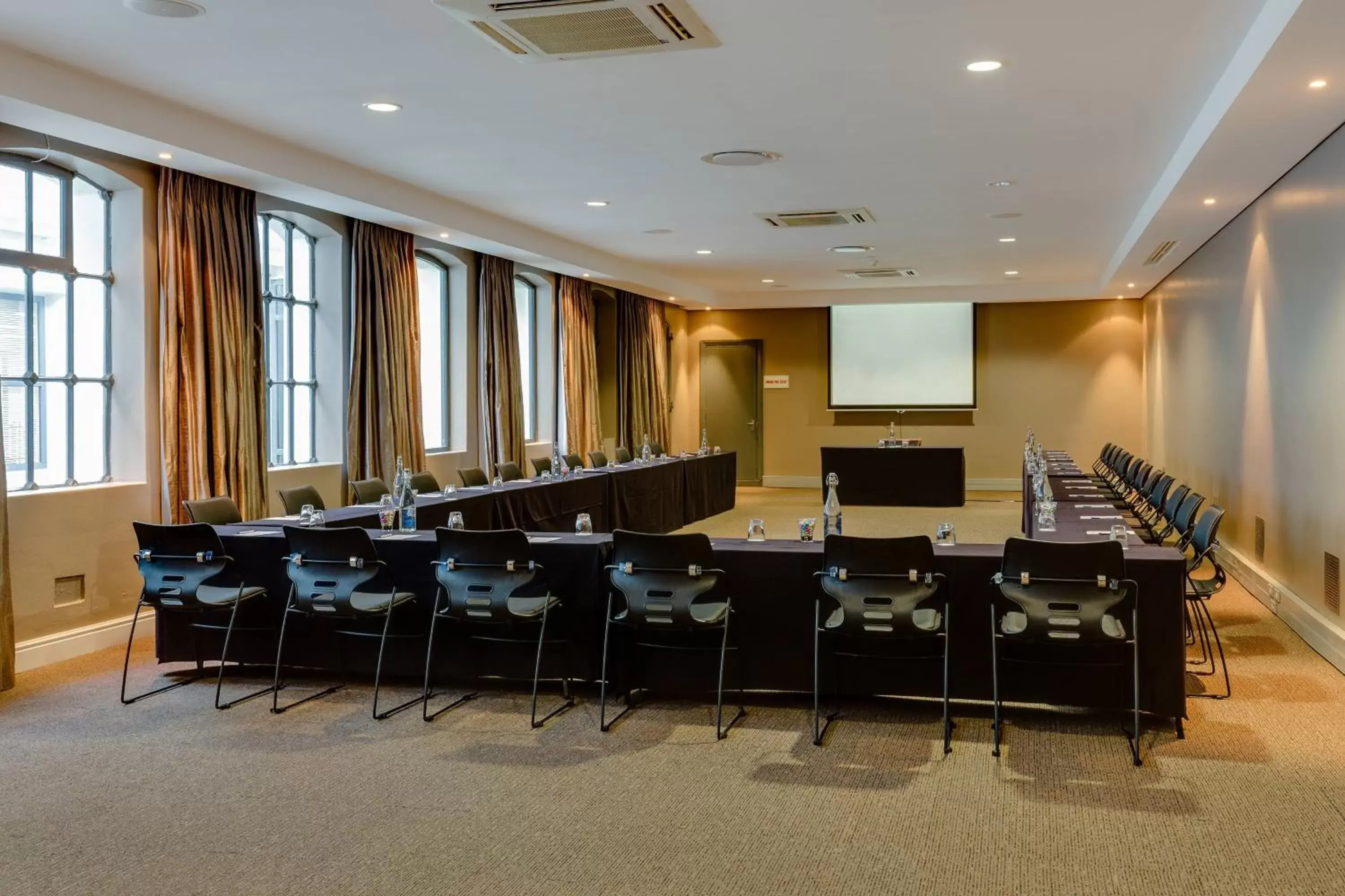Meeting/conference room, Business Area/Conference Room in Protea Hotel by Marriott Cape Town Waterfront Breakwater Lodge
