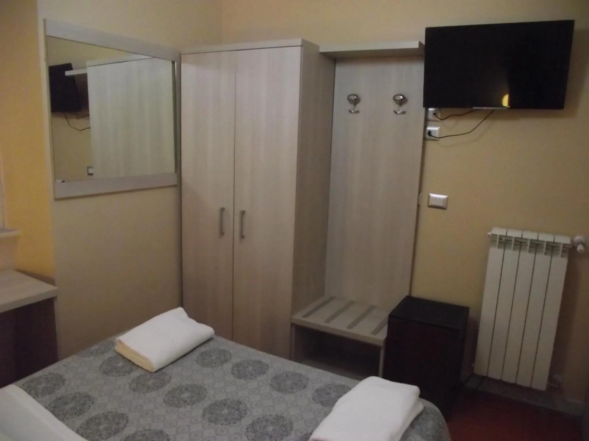 Photo of the whole room, Bed in Hotel Elide