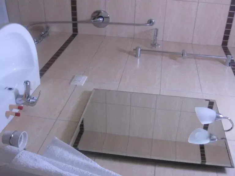 Bathroom in Hotel Marub