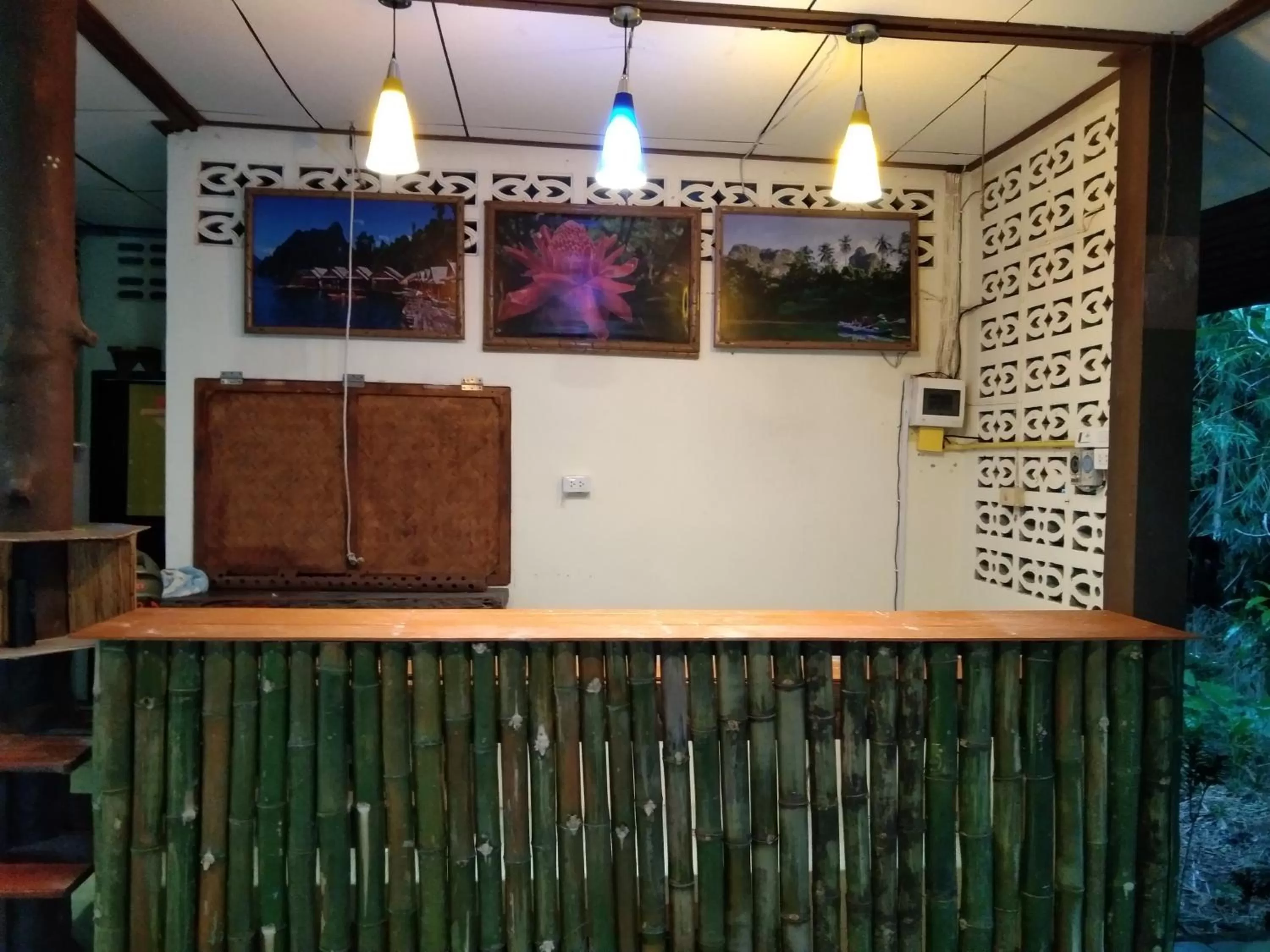 Lounge or bar in Khao Sok River & Jungle Resort