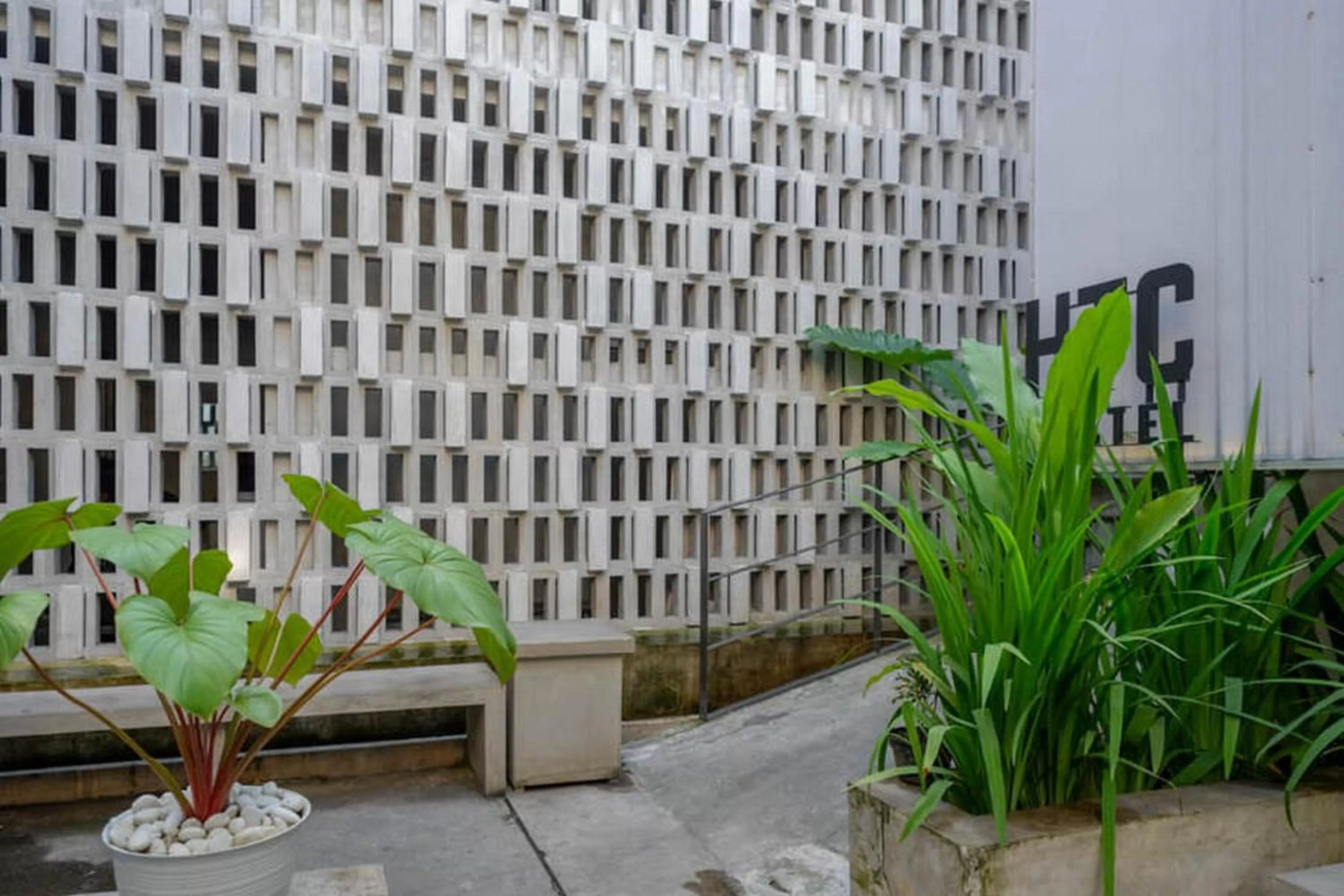 RedDoorz Plus near Kawasan Sam Poo Kong Semarang