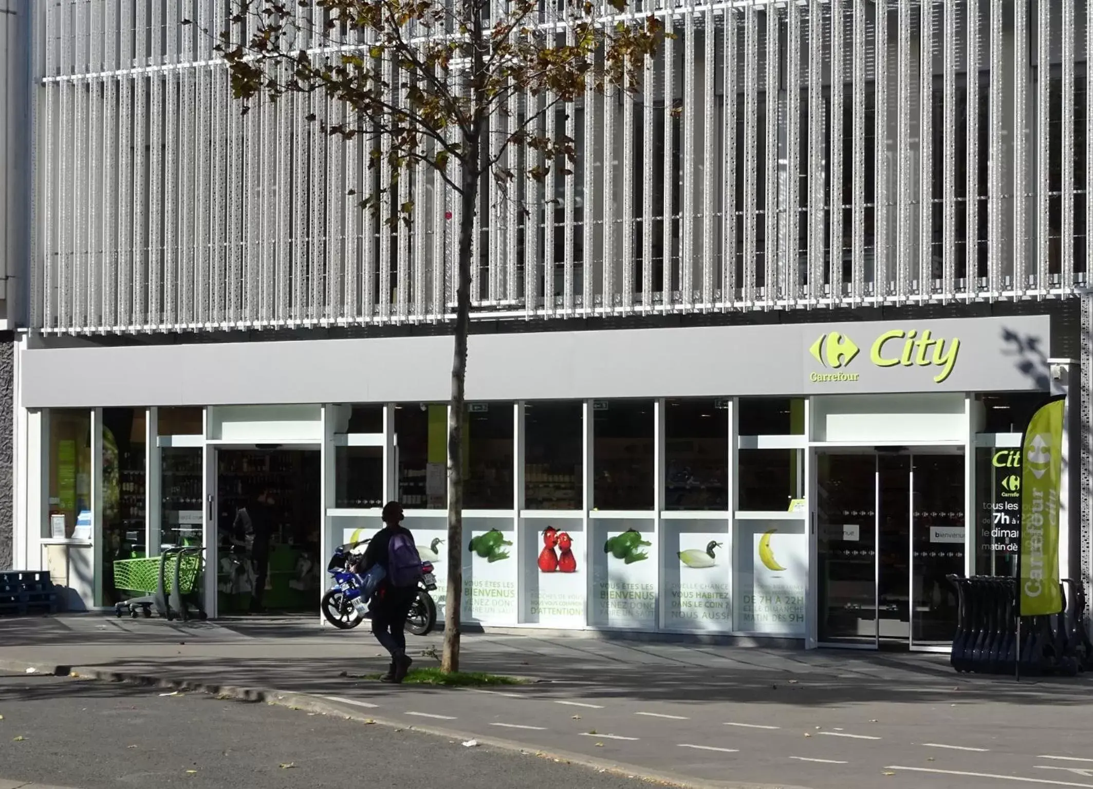 Supermarket/grocery shop in Acropolis Hotel Paris Boulogne