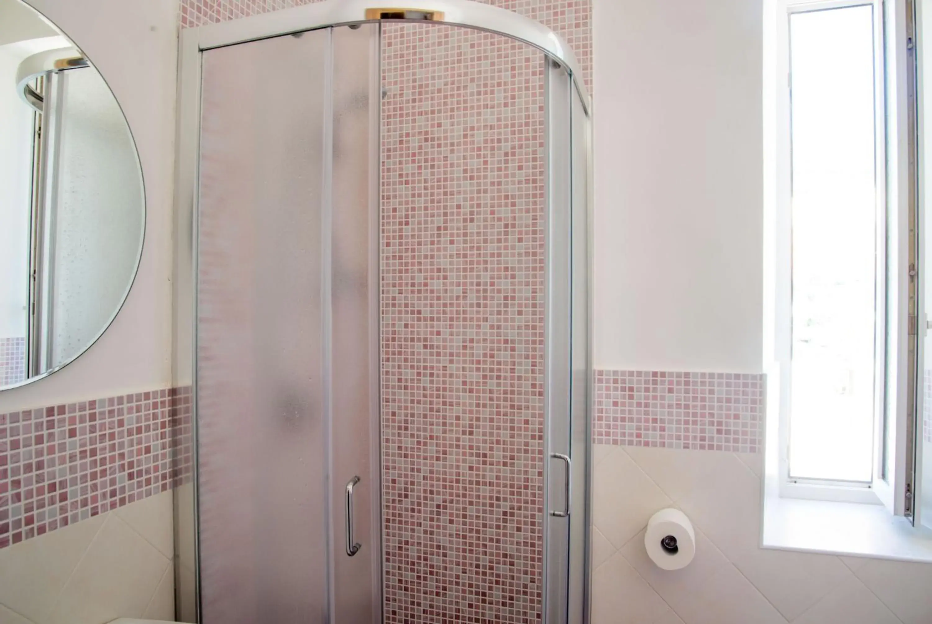 Shower, Bathroom in Hotel Internazionale