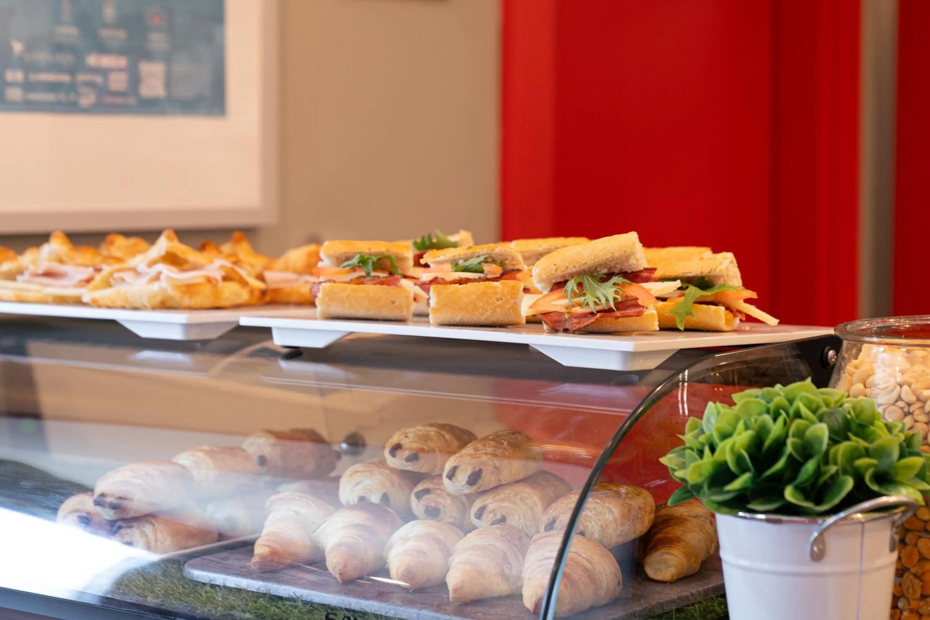 Restaurant/places to eat in Ibis Madrid Alcorcon Tresaguas