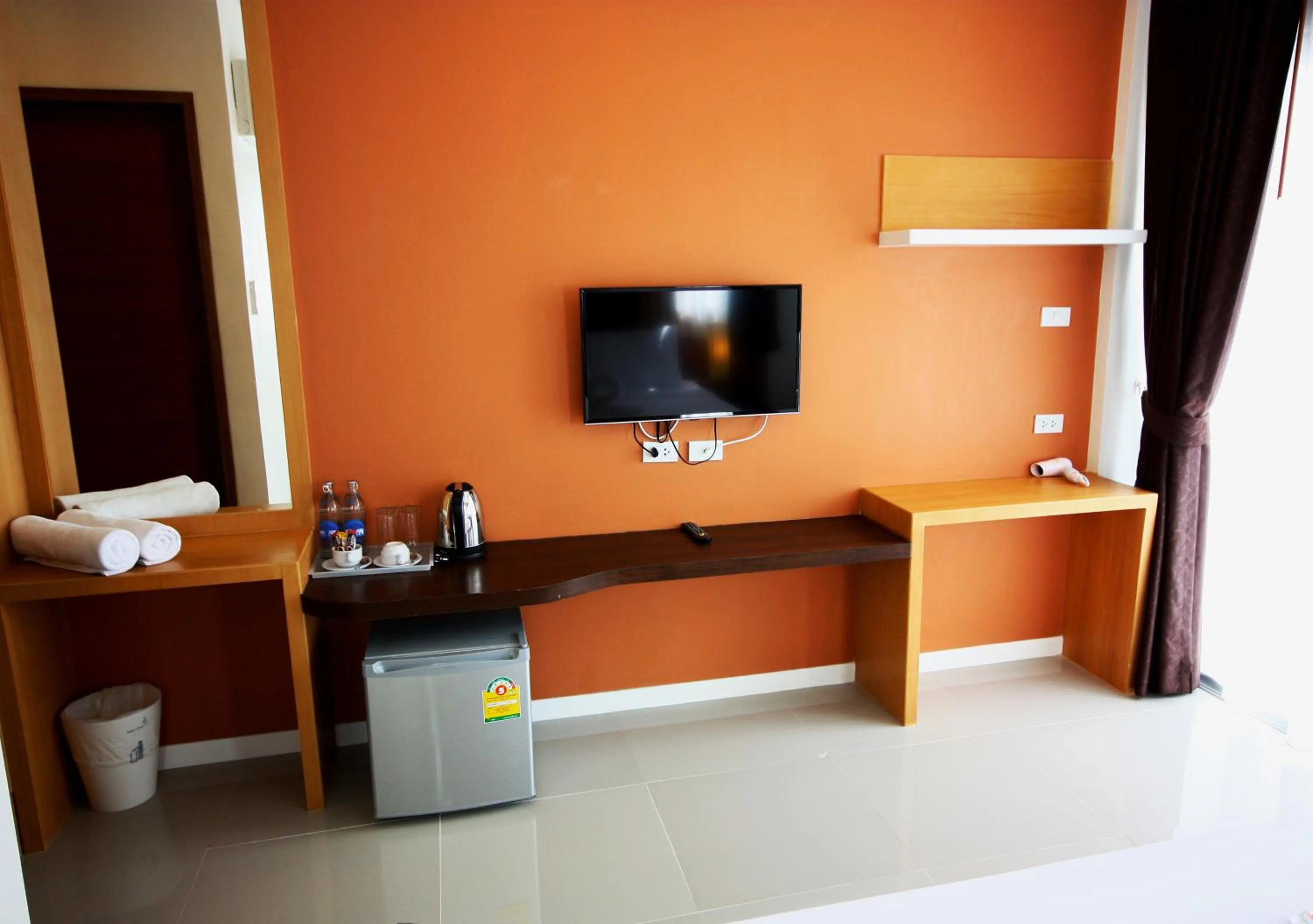 TV and multimedia, Bed in Breezotel - SHA Certified