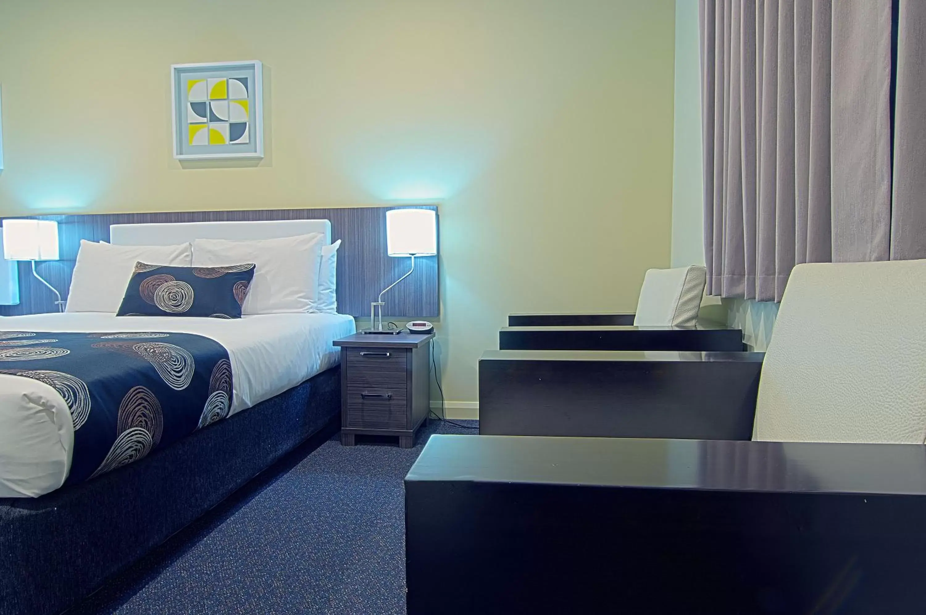 Bedroom, Bed in Park Squire Motor Inn & Serviced Apartments