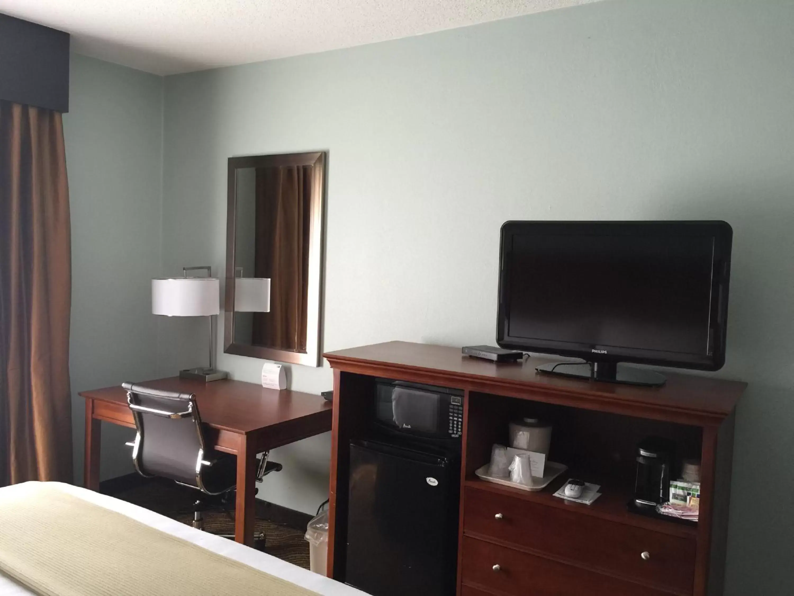 TV and multimedia, TV/Entertainment Center in Baymont Inn & Suites Braselton