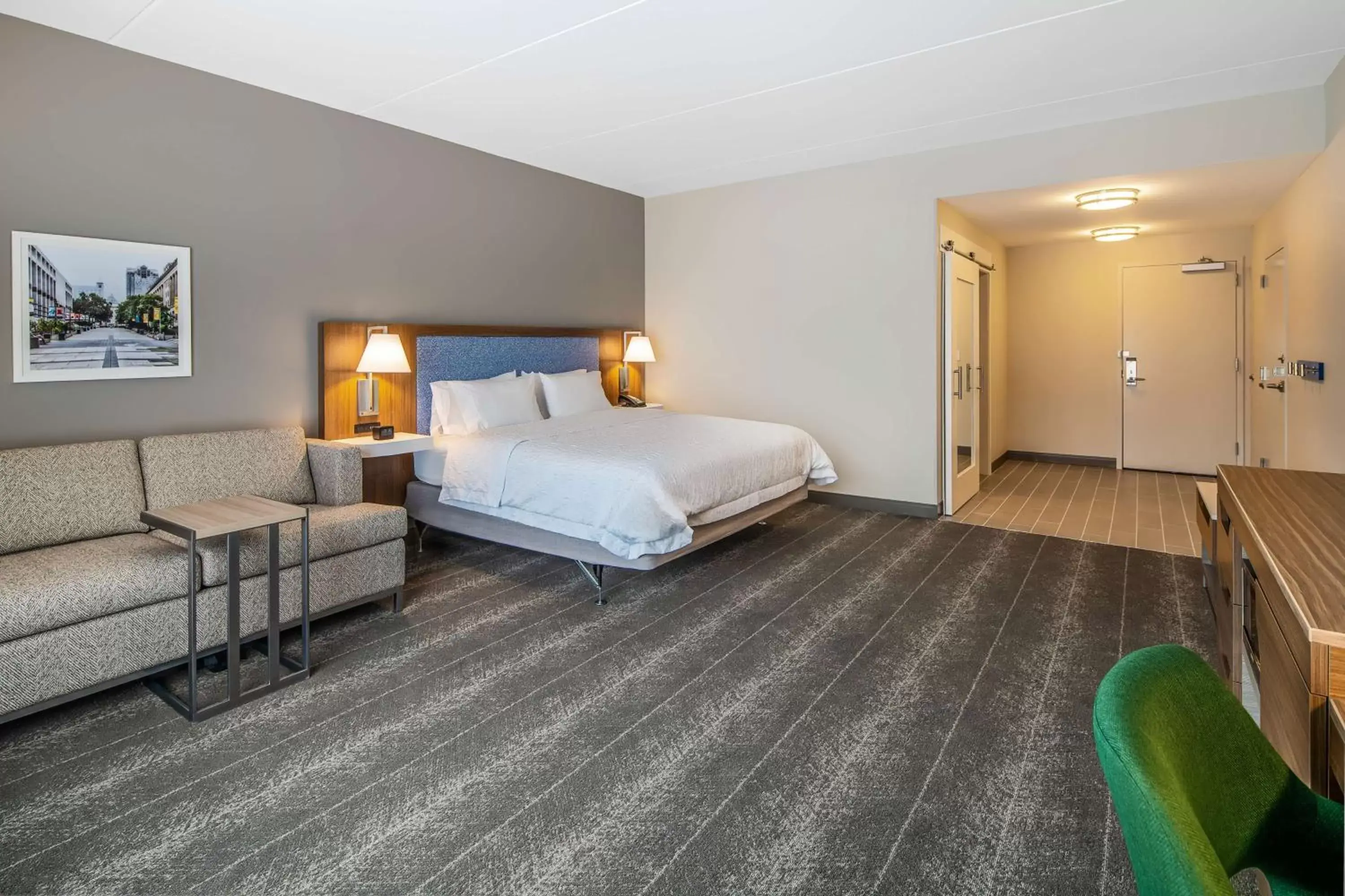 Bed in Hampton Inn & Suites Raleigh Midtown, NC