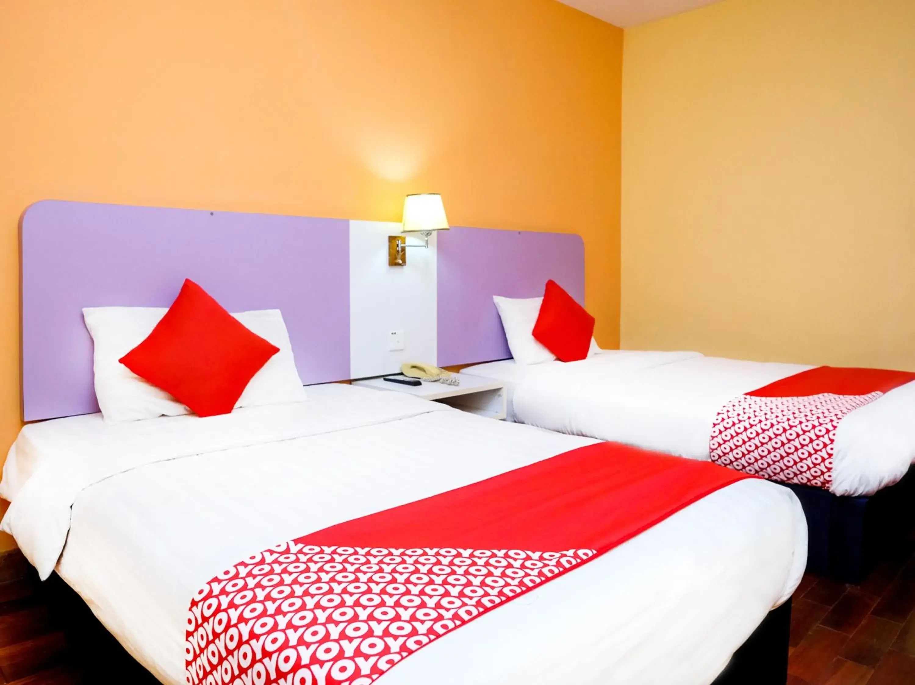 Bedroom, Bed in Super OYO 546 Grand City Hotel