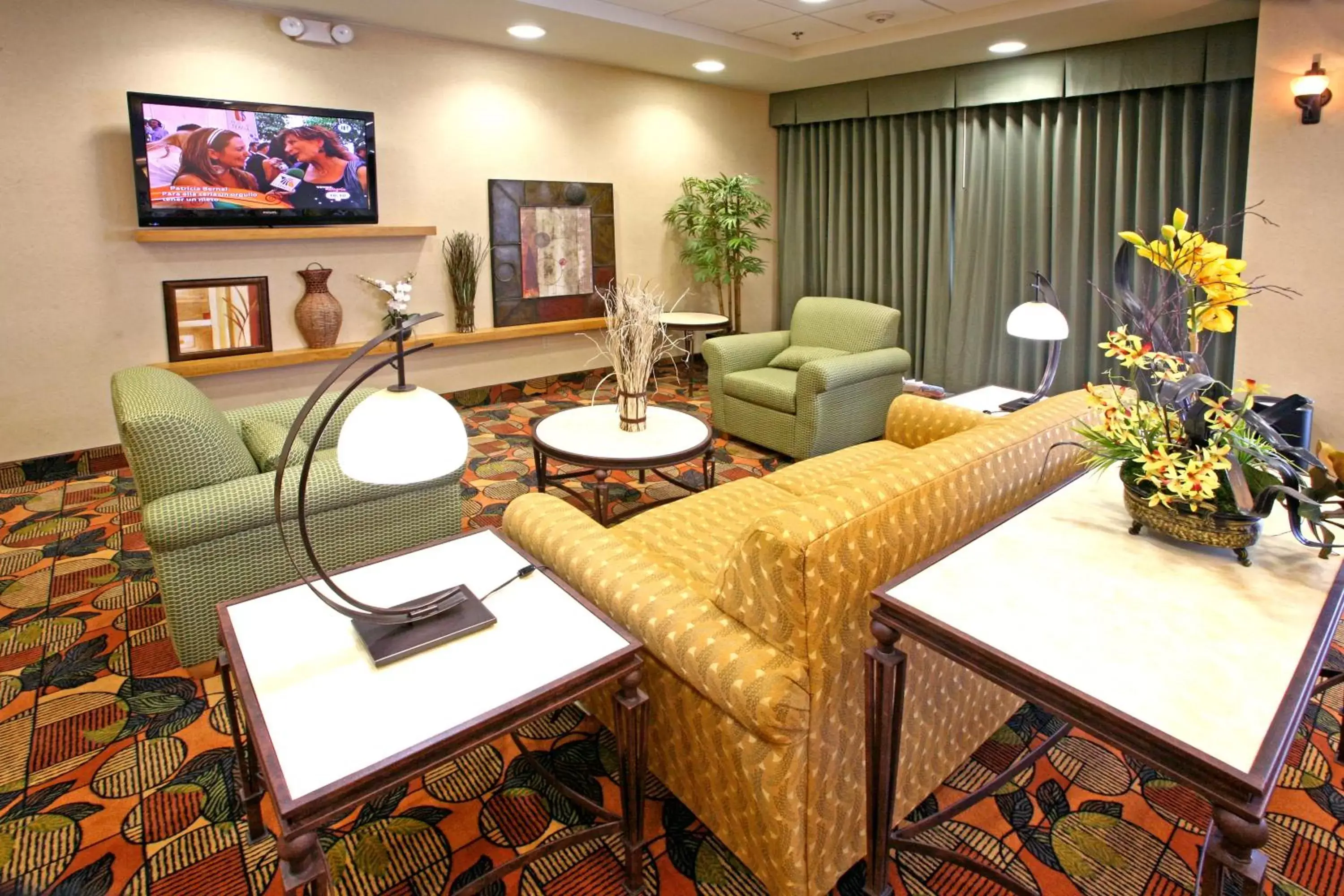 Property building, Seating Area in Holiday Inn Express Saltillo Zona Aeropuerto, an IHG Hotel
