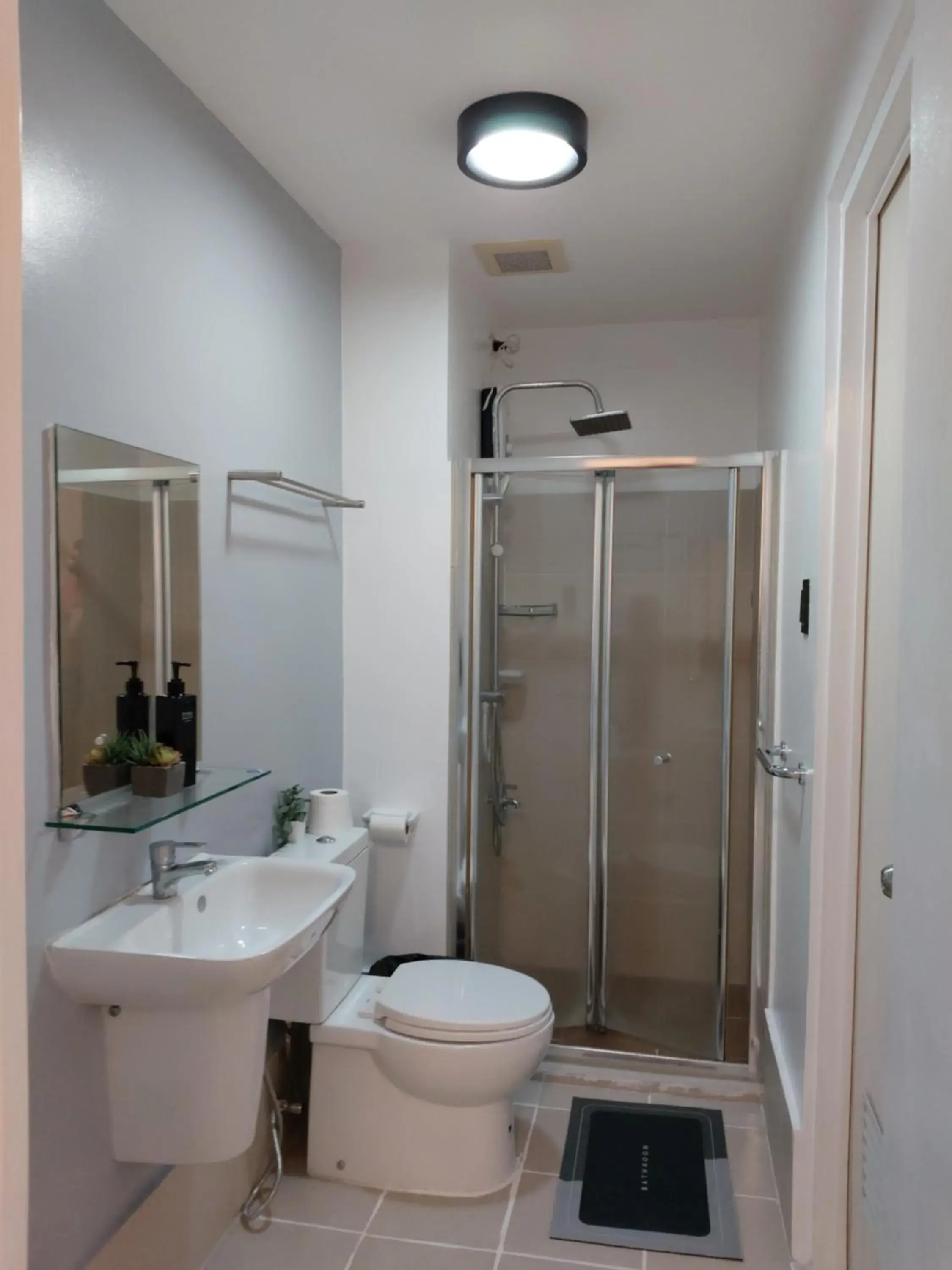 Bathroom in Condo Studio Luxe in Princeton Residences
