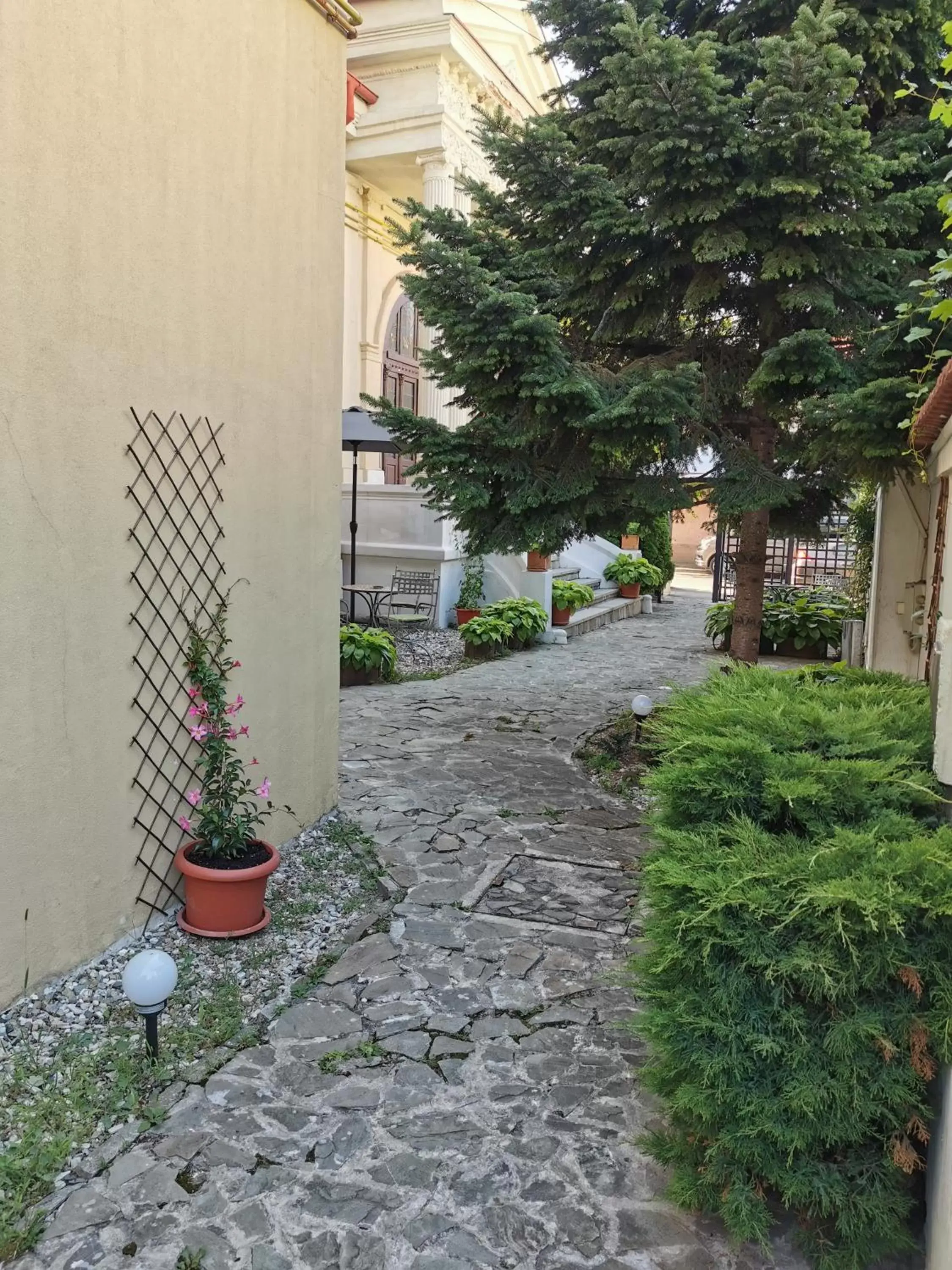 Facade/entrance, Garden in Prince Residence Apartments