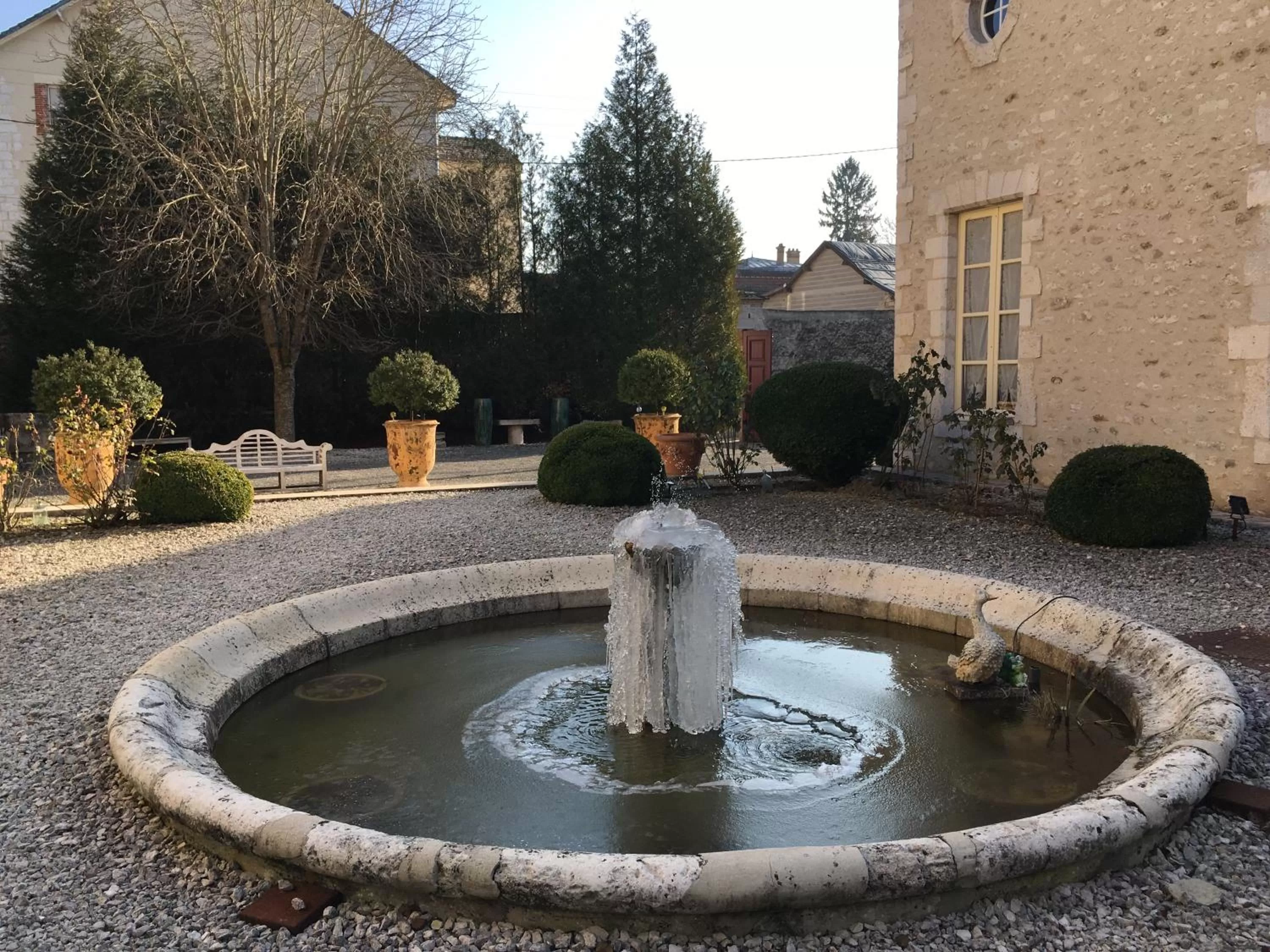 Inner courtyard view in Demeure des Vieux Bains
