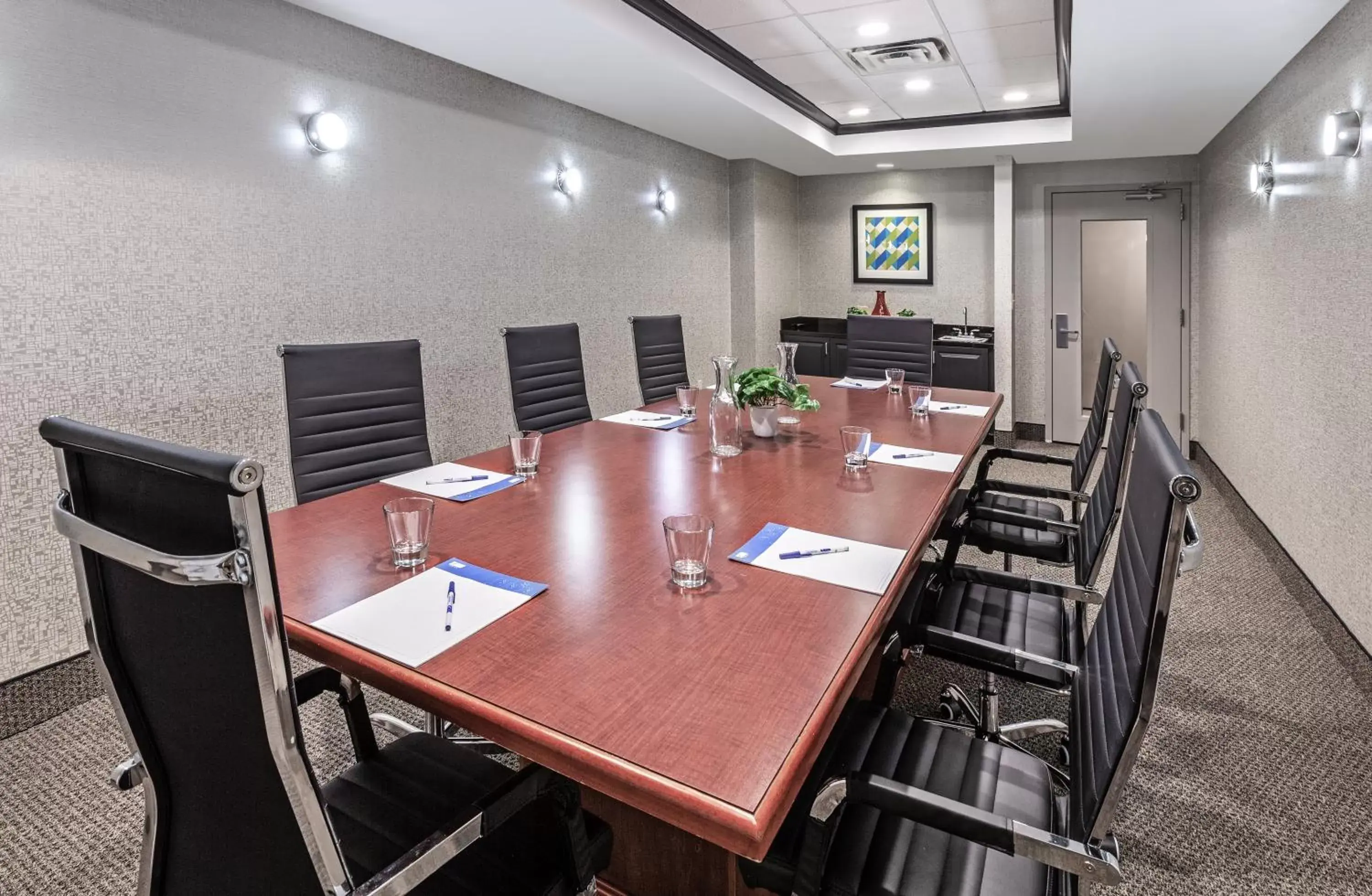 Meeting/conference room in Holiday Inn Express & Suites Baton Rouge East, an IHG Hotel