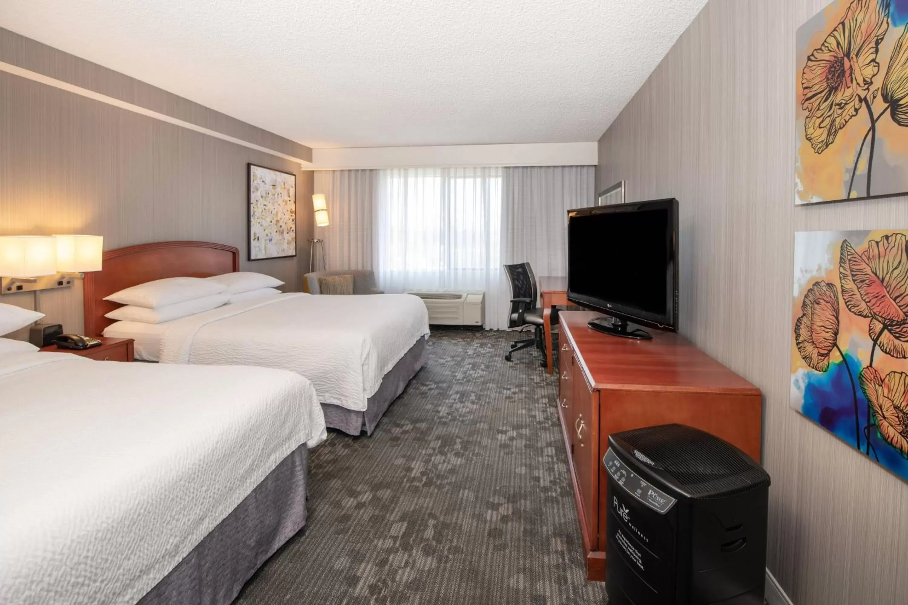 Photo of the whole room, TV/Entertainment Center in Courtyard by Marriott Newark Silicon Valley