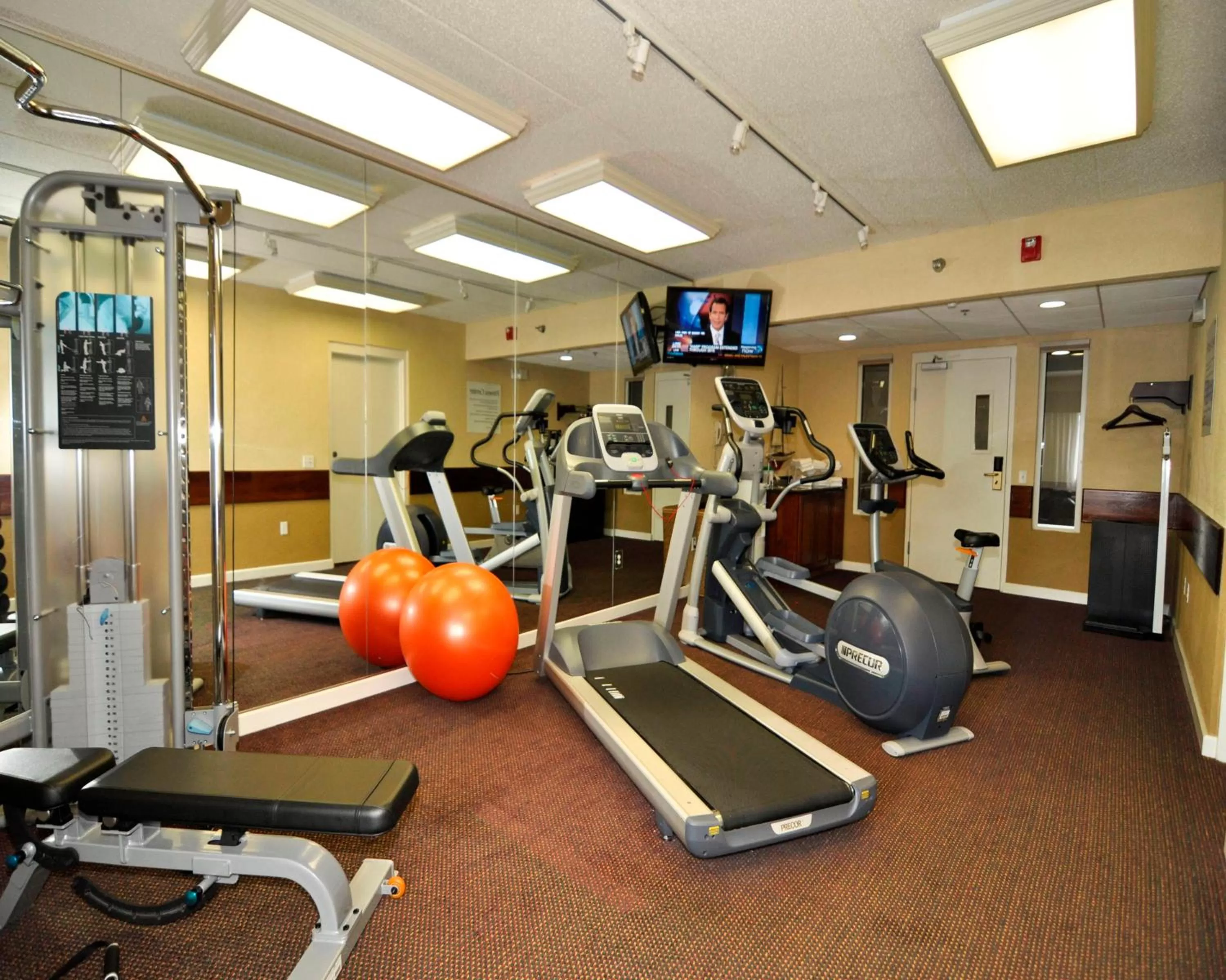 Fitness centre/facilities in Holiday Inn Express Hotel & Suites Port Clinton-Catawba Island by IHG