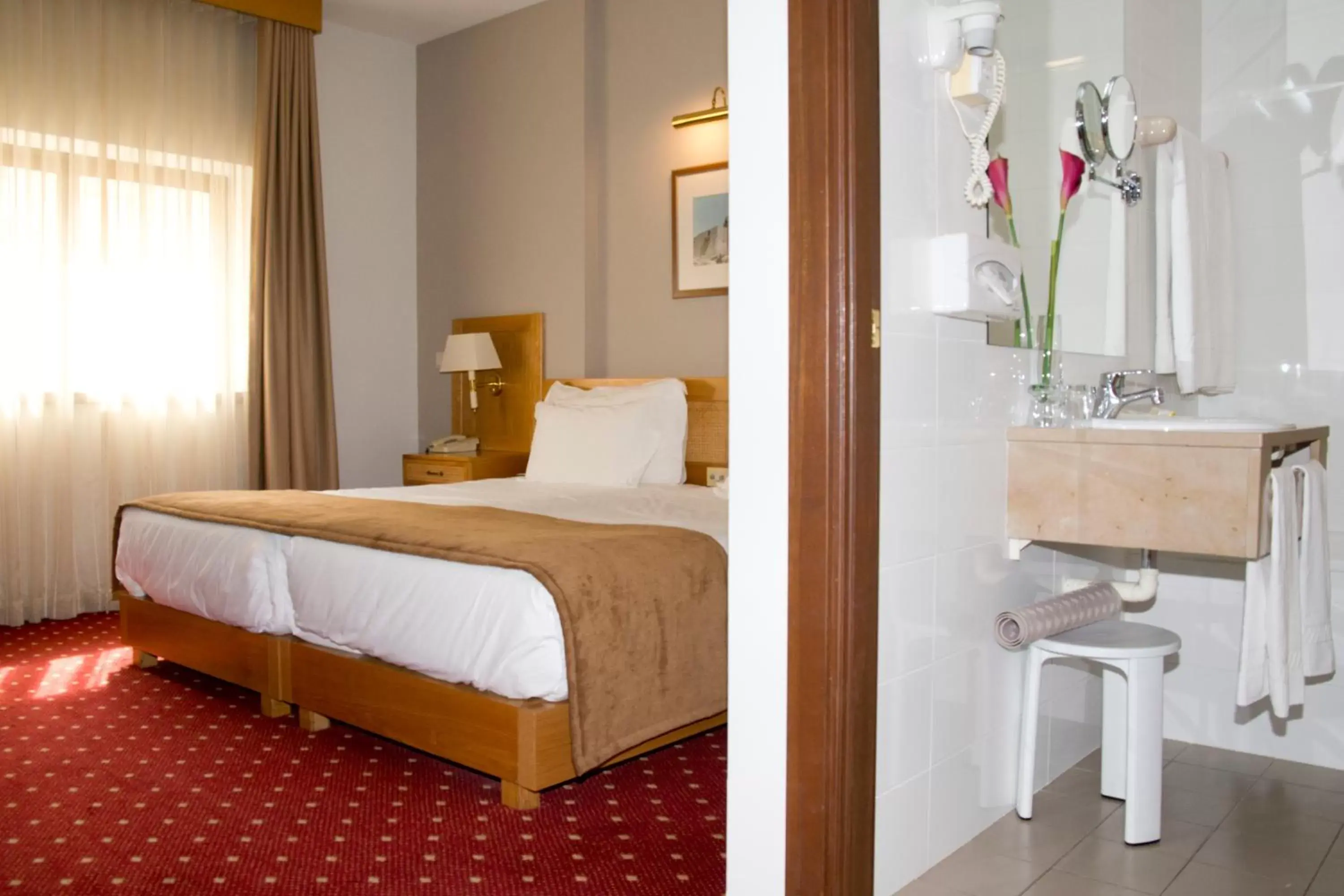 Double or Twin Room in Hotel Rainha D. Amélia, Arts & Leisure Double or Twin Room in Hotel Rainha D. Amélia, Arts & Leisure