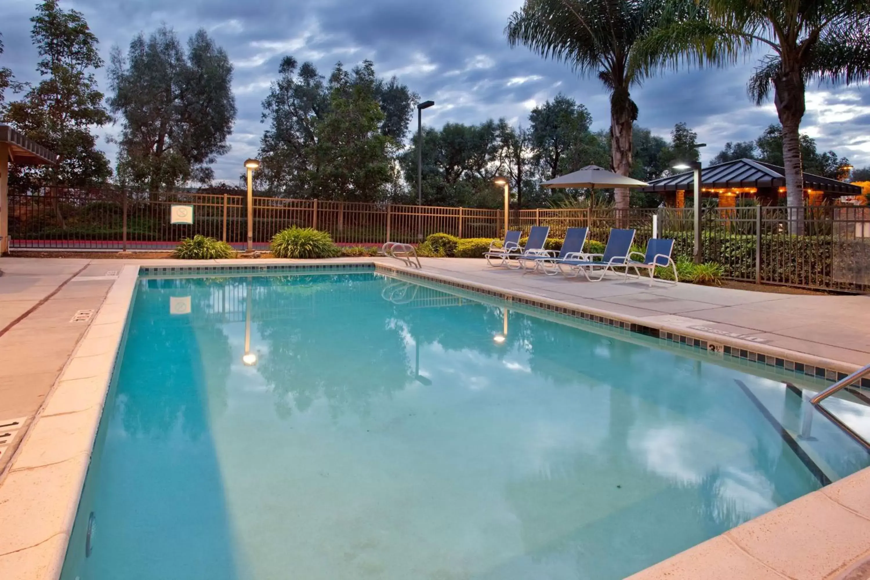 Property building, Swimming Pool in Sonesta ES Suites San Diego - Sorrento Mesa