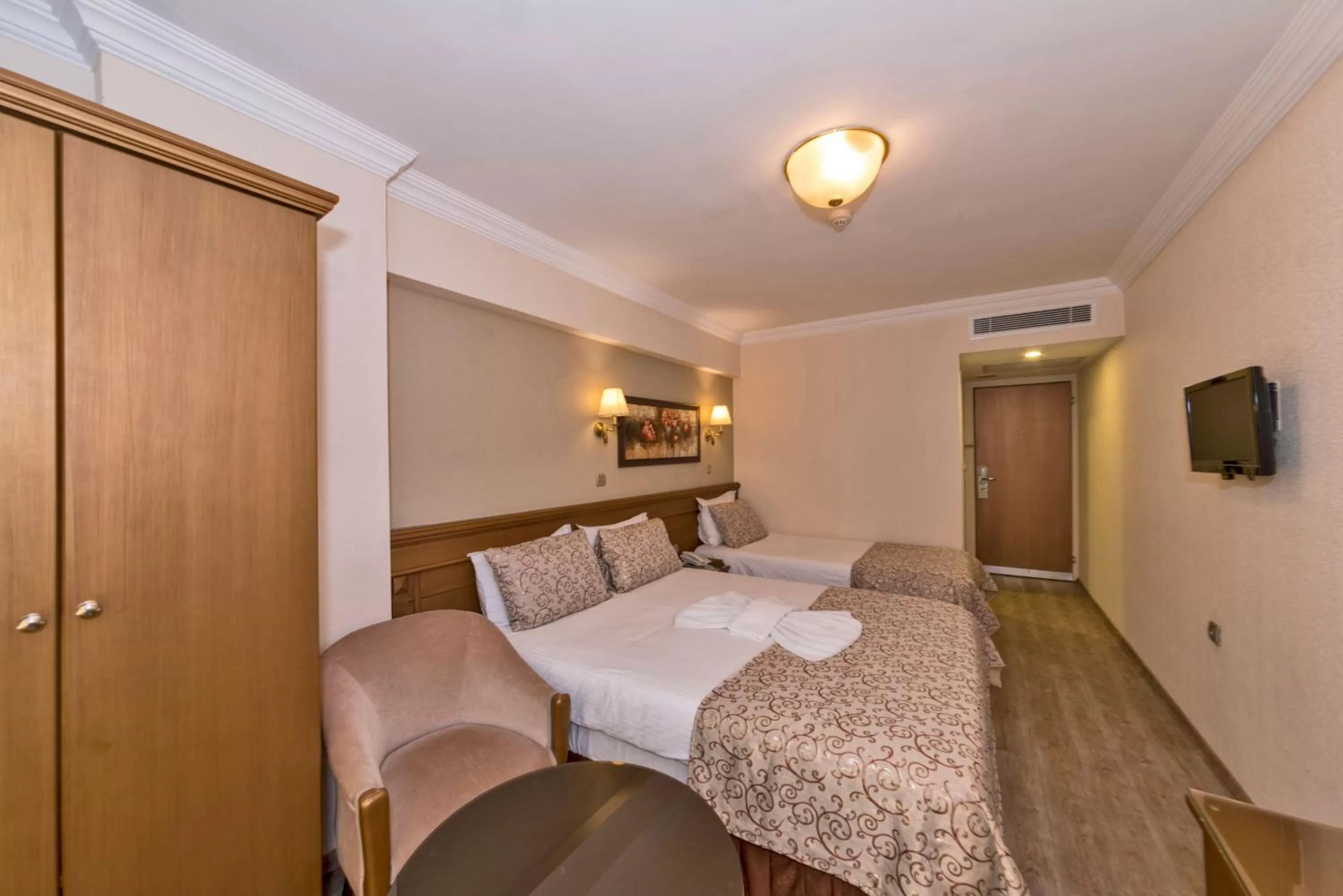 Bed in Laleli Gonen Hotel