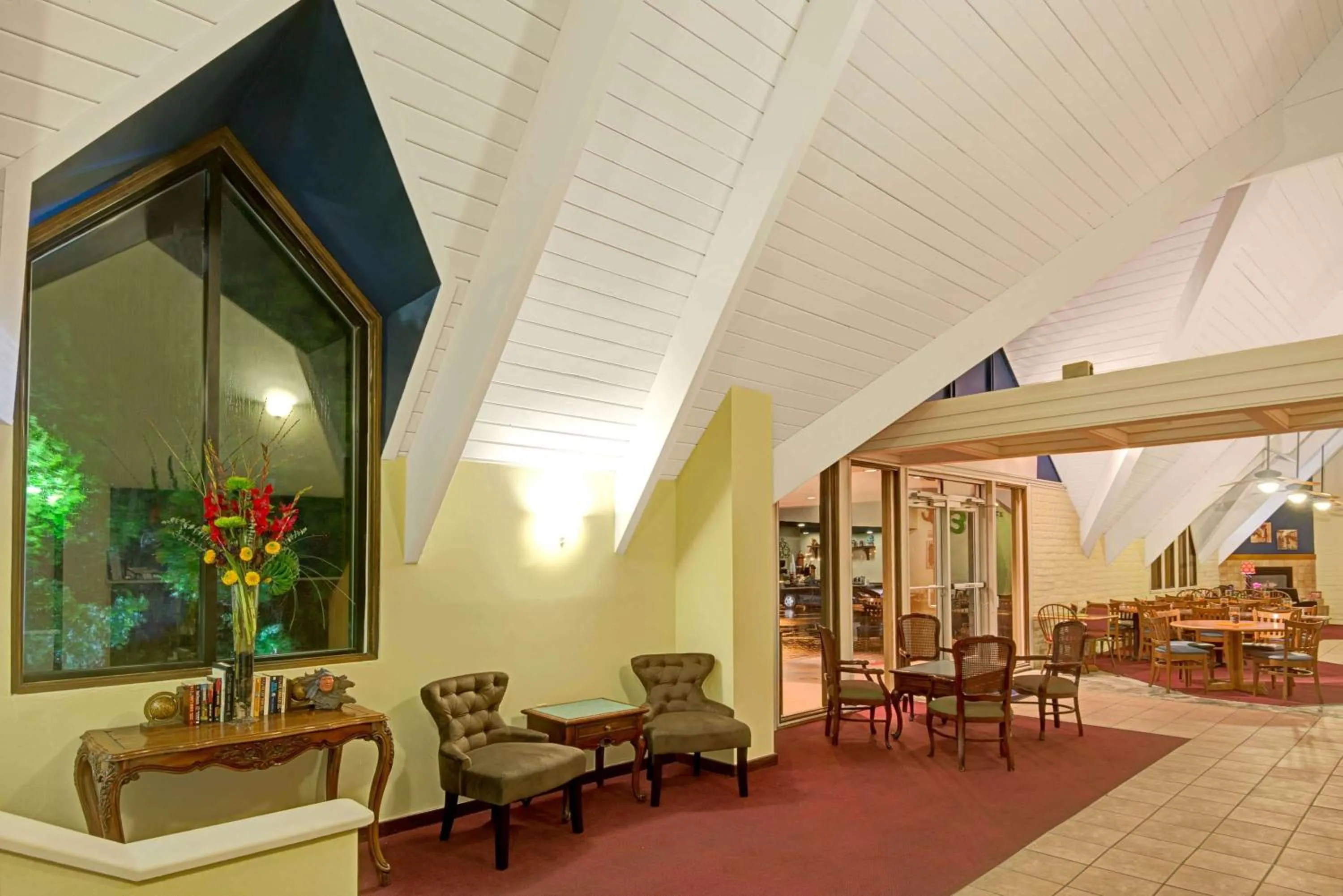 Lobby or reception, Restaurant/Places to Eat in Howard Johnson by Wyndham Albuquerque Midtown