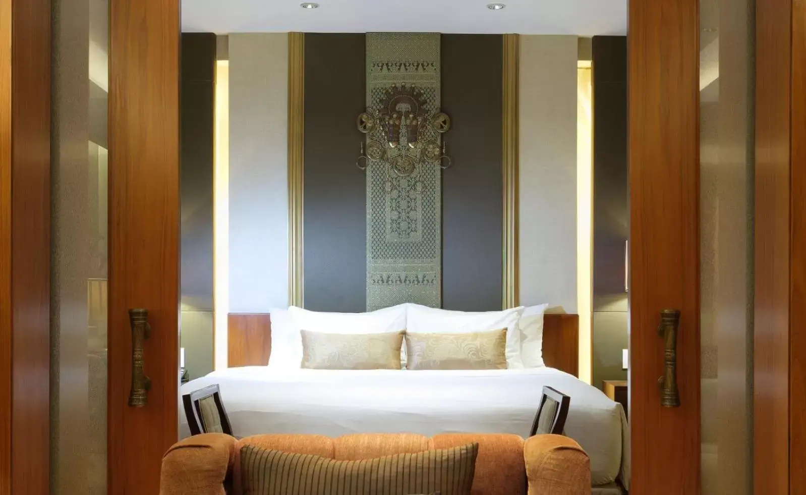 Bedroom, Bed in ARTOTEL Suites Bianti Yogyakarta, CHSE Certified