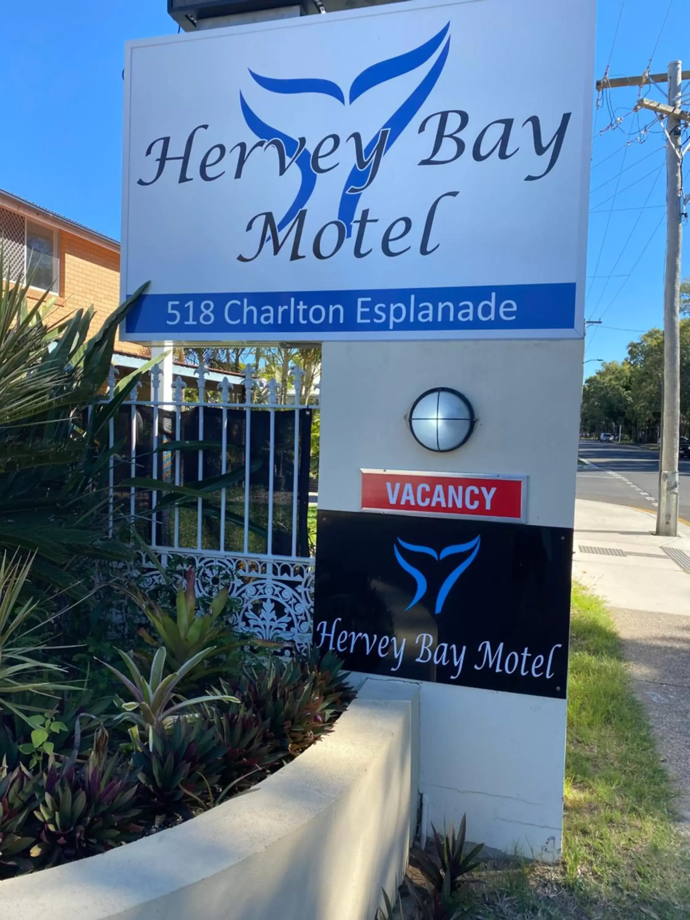 Property Logo/Sign in Hervey Bay Motel