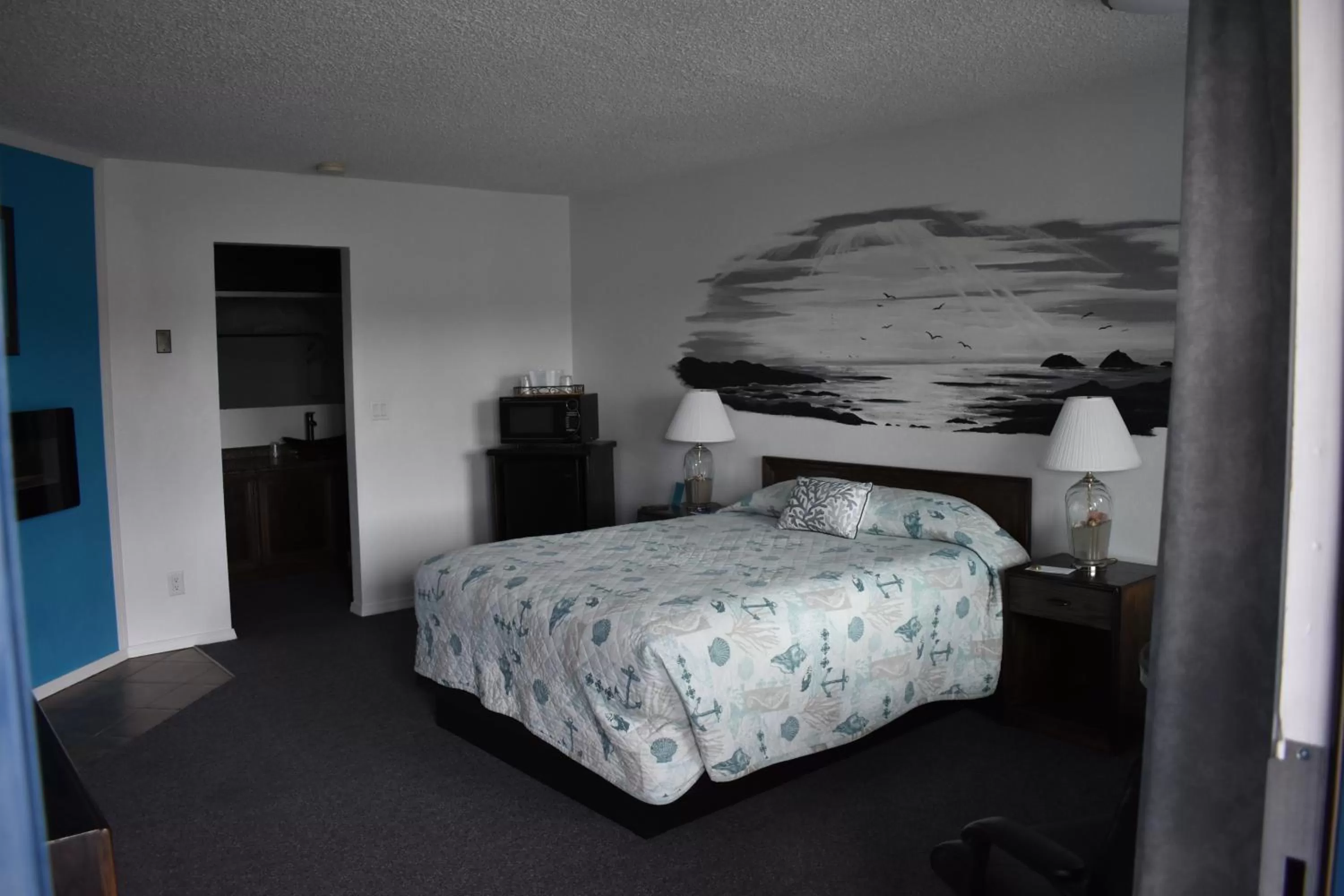 Bed in Lighthouse Cove Inn