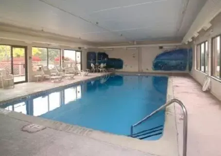 Swimming Pool in Comfort Inn