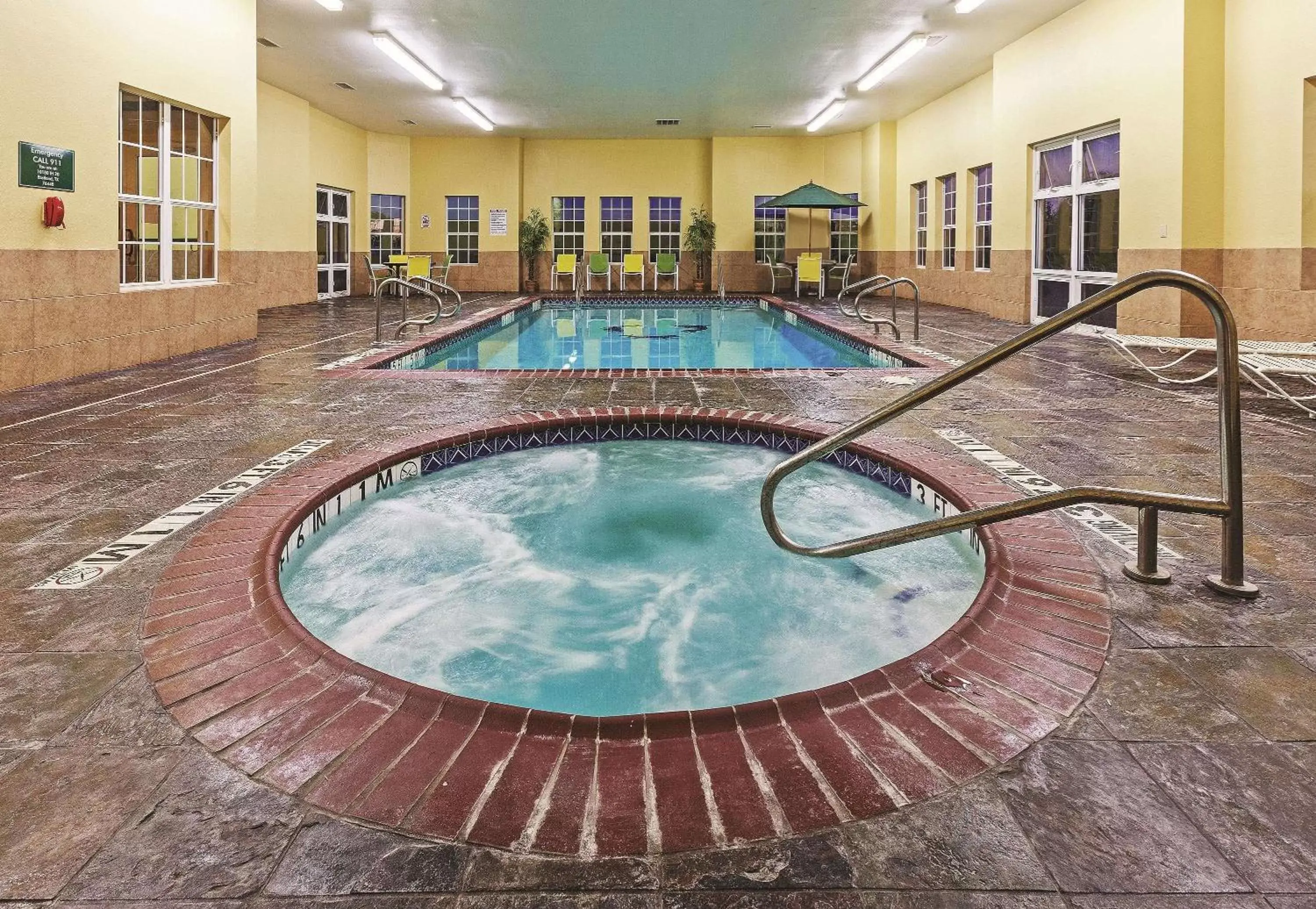 Activities, Swimming Pool in La Quinta Inn & Suites by Wyndham Eastland