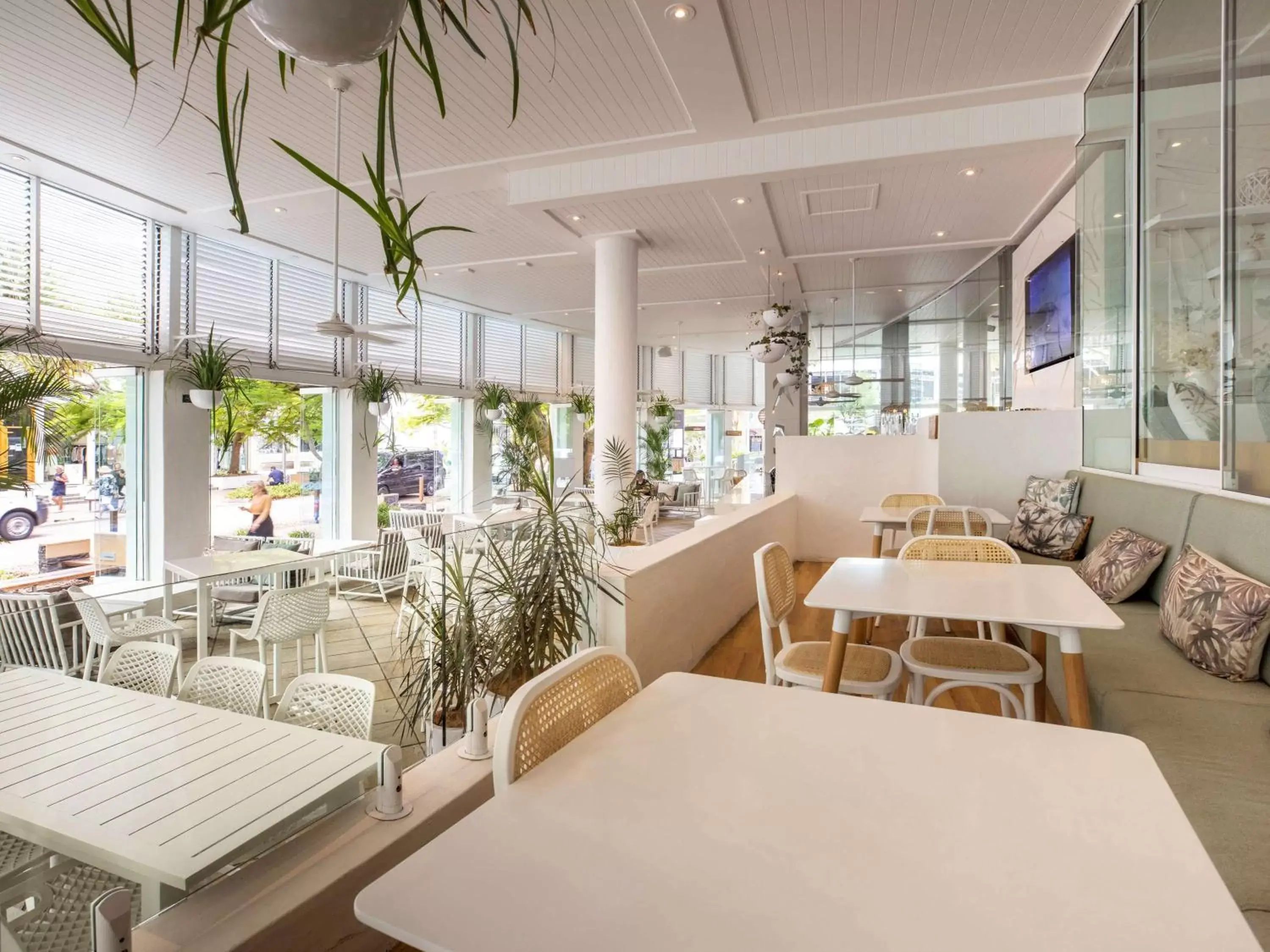 Lounge or bar, Restaurant/Places to Eat in Sofitel Noosa Pacific Resort