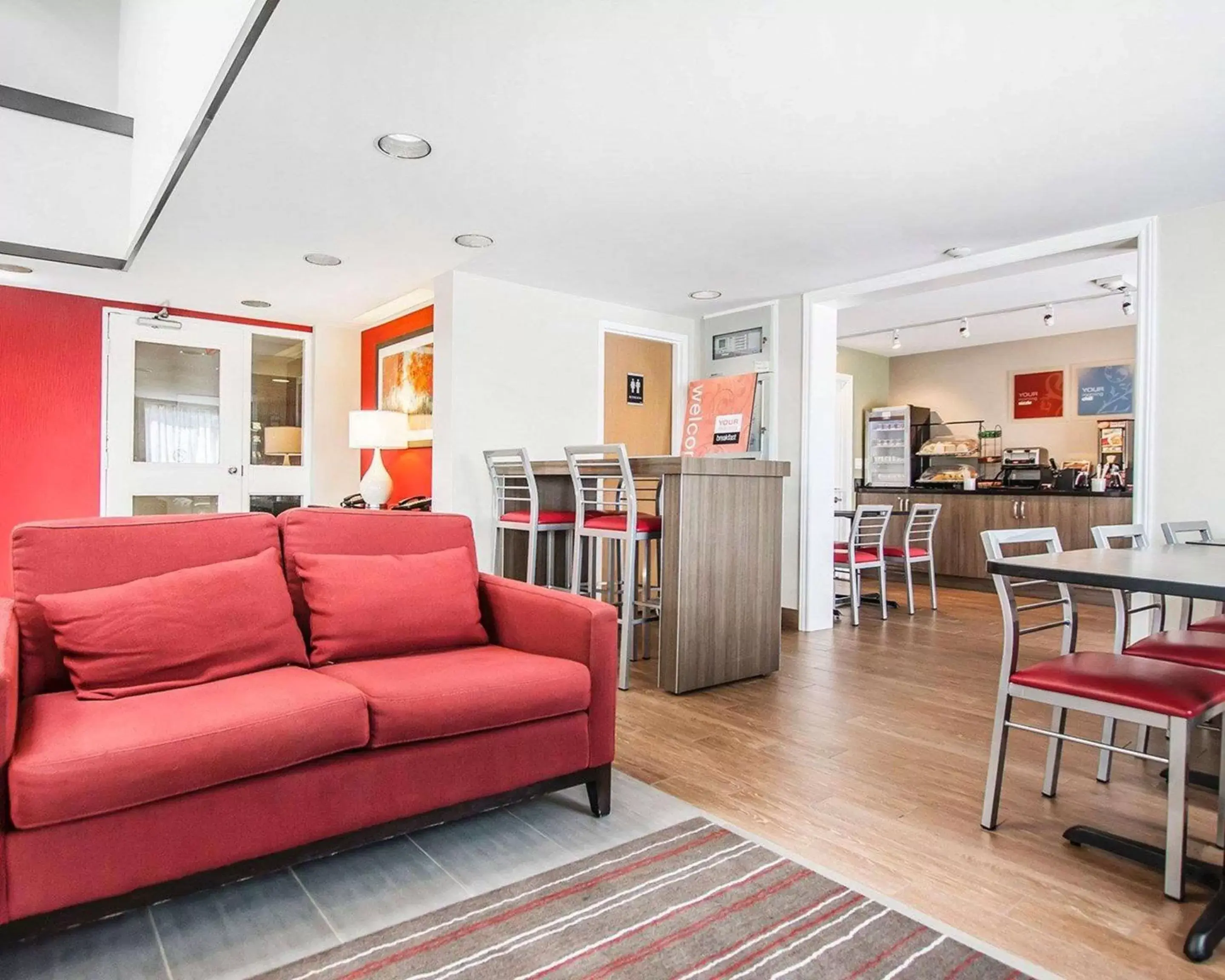 Lobby or reception, Seating Area in Comfort Inn Truro