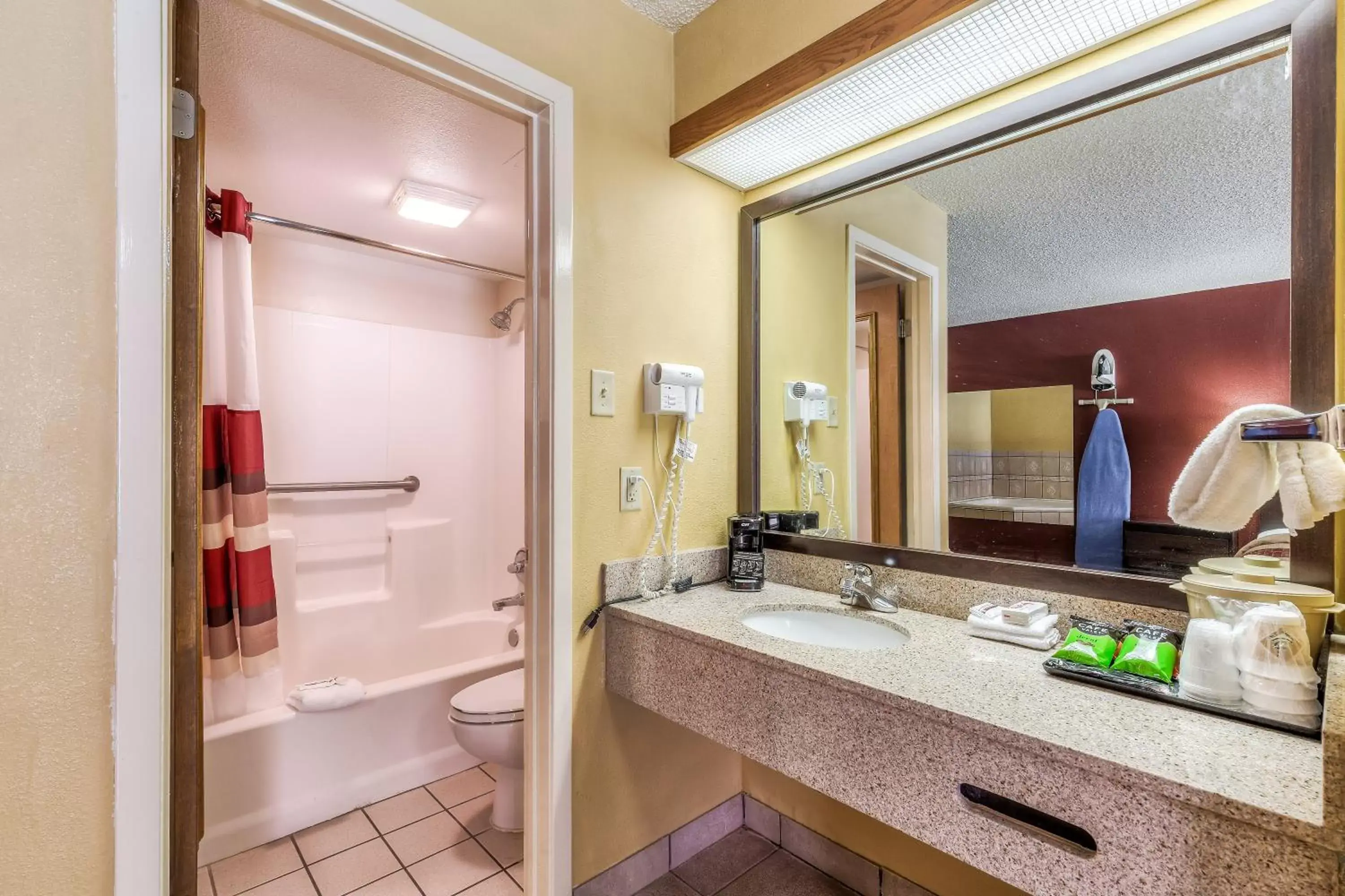 Bathroom in Red Roof Inn Amarillo West