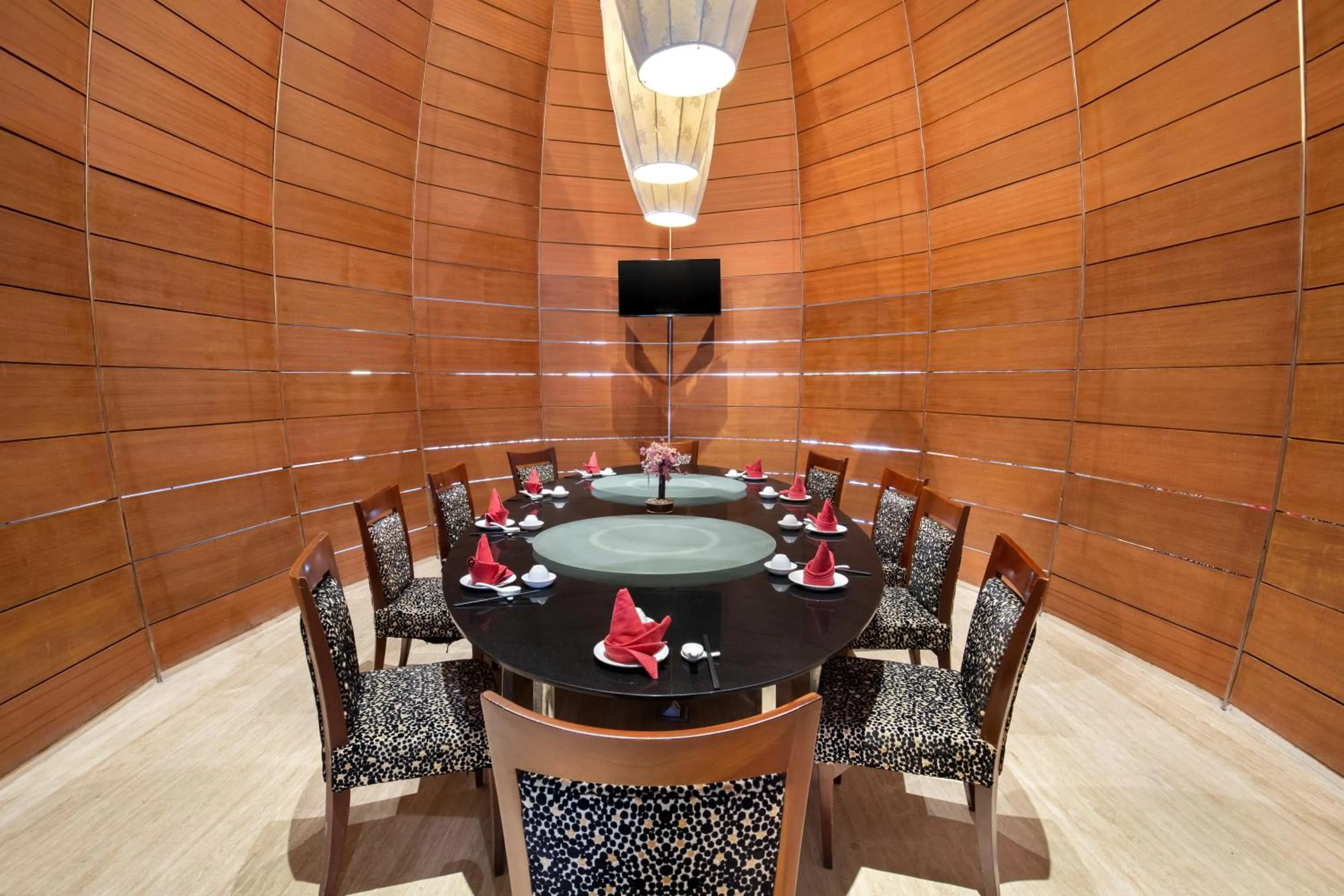 Restaurant/places to eat in Novotel Palembang