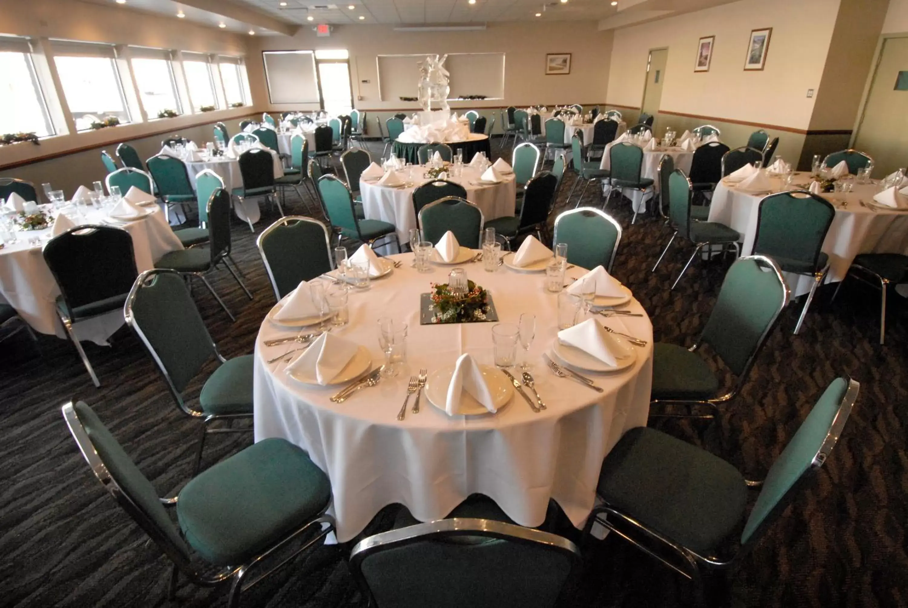 Banquet/Function facilities, Restaurant/Places to Eat in Broadway Inn Conference Center