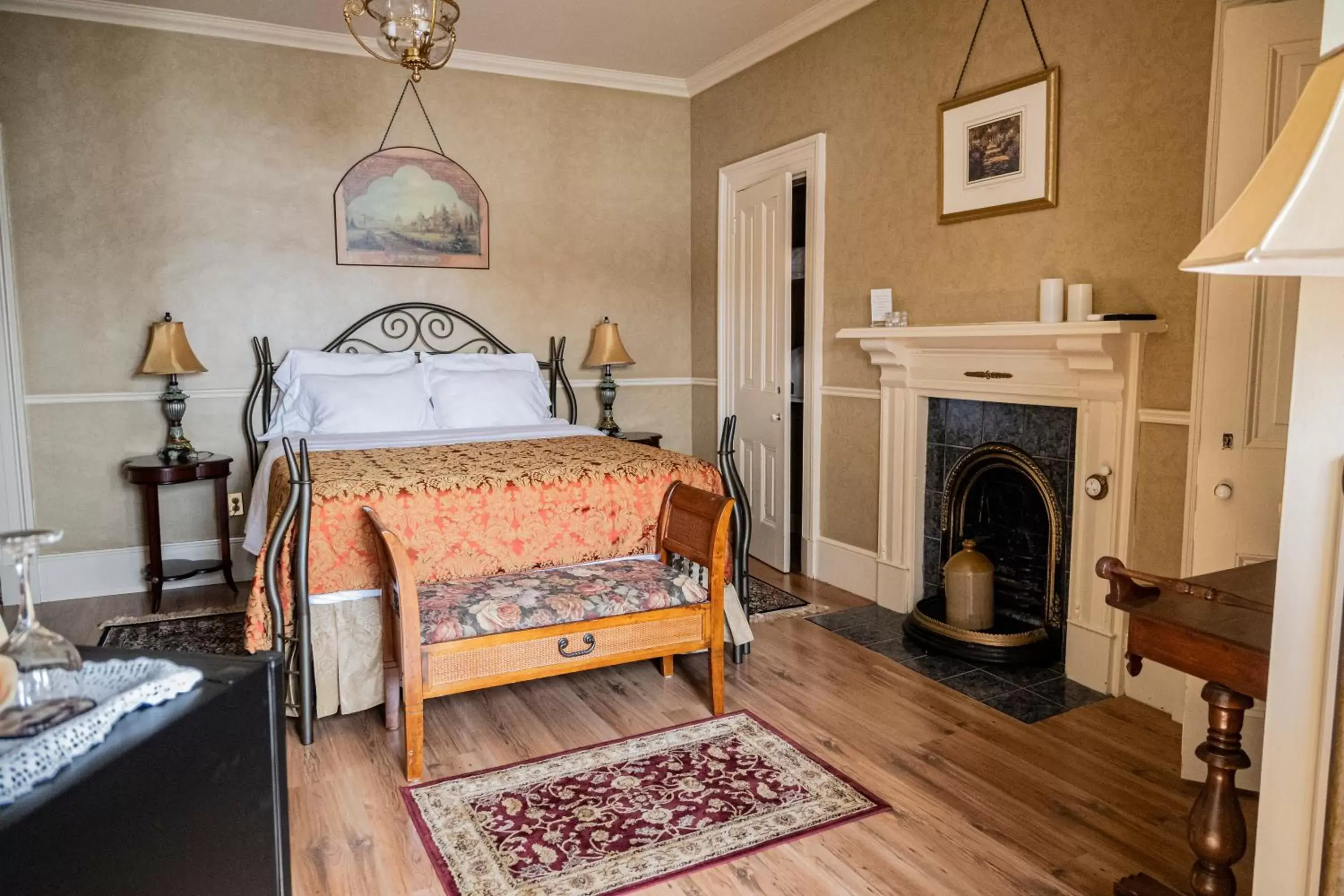 Bedroom, Bed in Belle View Manor Inn