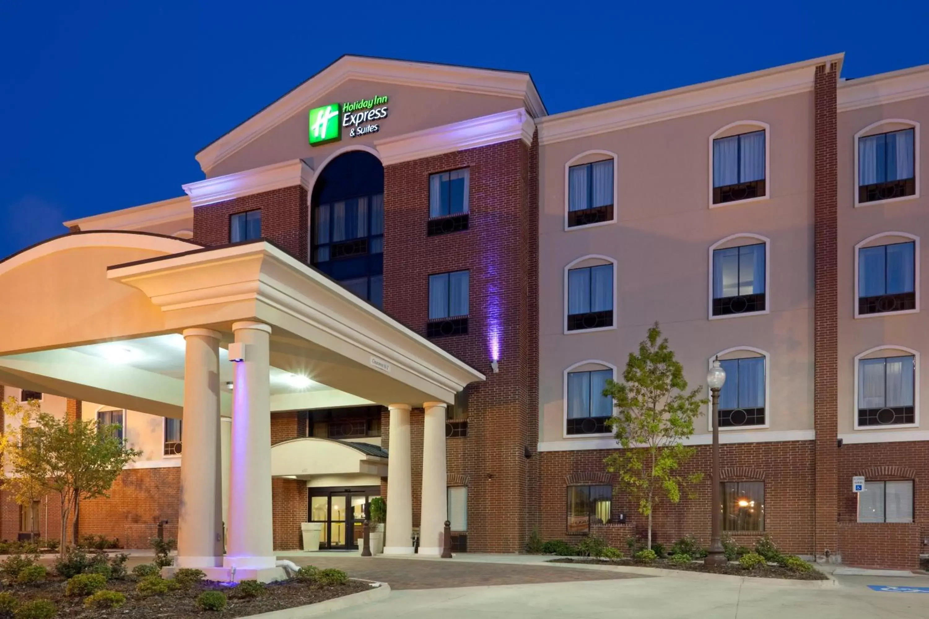 Property Building in Holiday Inn Express Hotel & Suites Ennis, an IHG Hotel