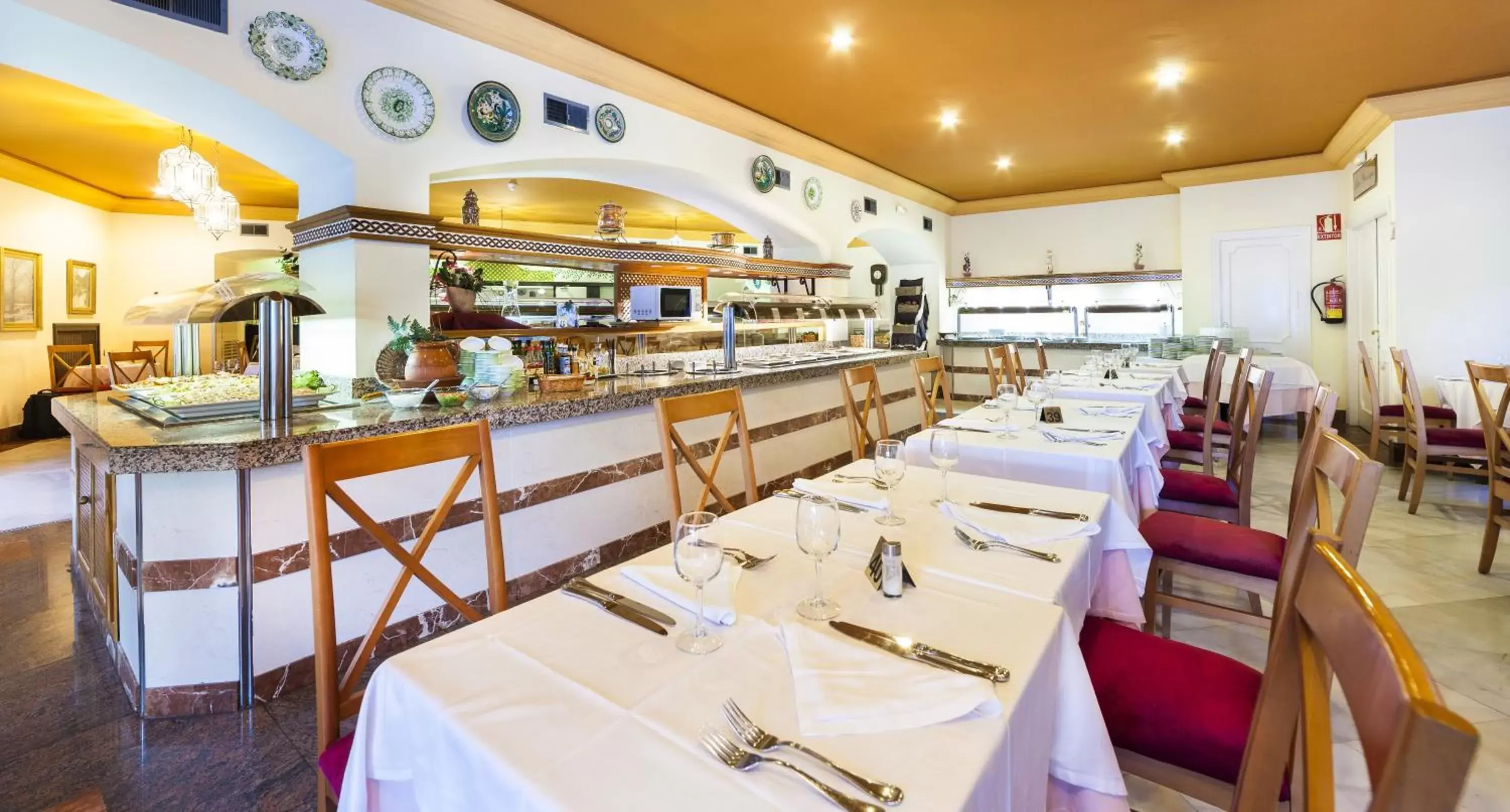 Restaurant/Places to Eat in Globales Reina Cristina