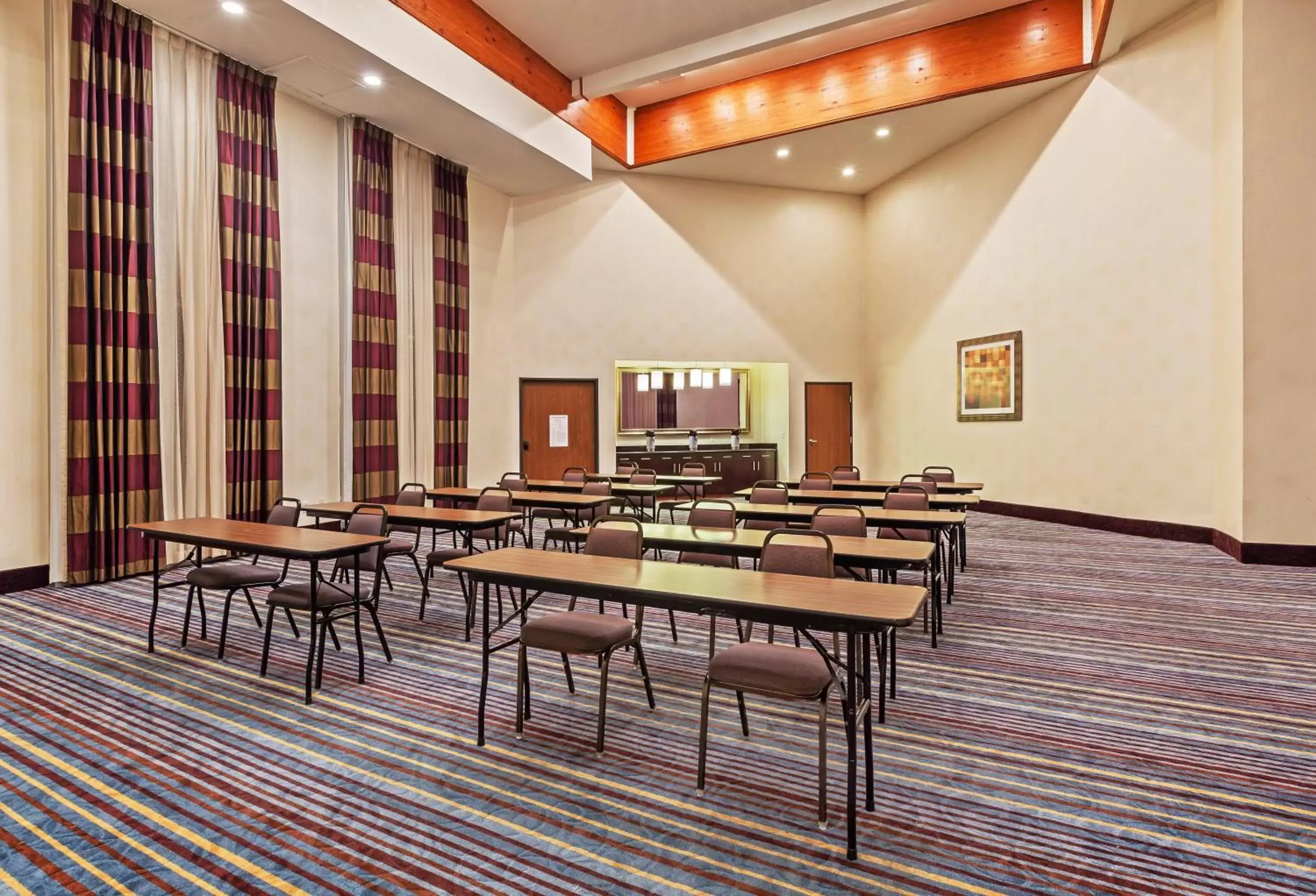 Meeting/conference room in Holiday Inn Express Hotel & Suites Houston-Downtown Convention Center, an IHG Hotel
