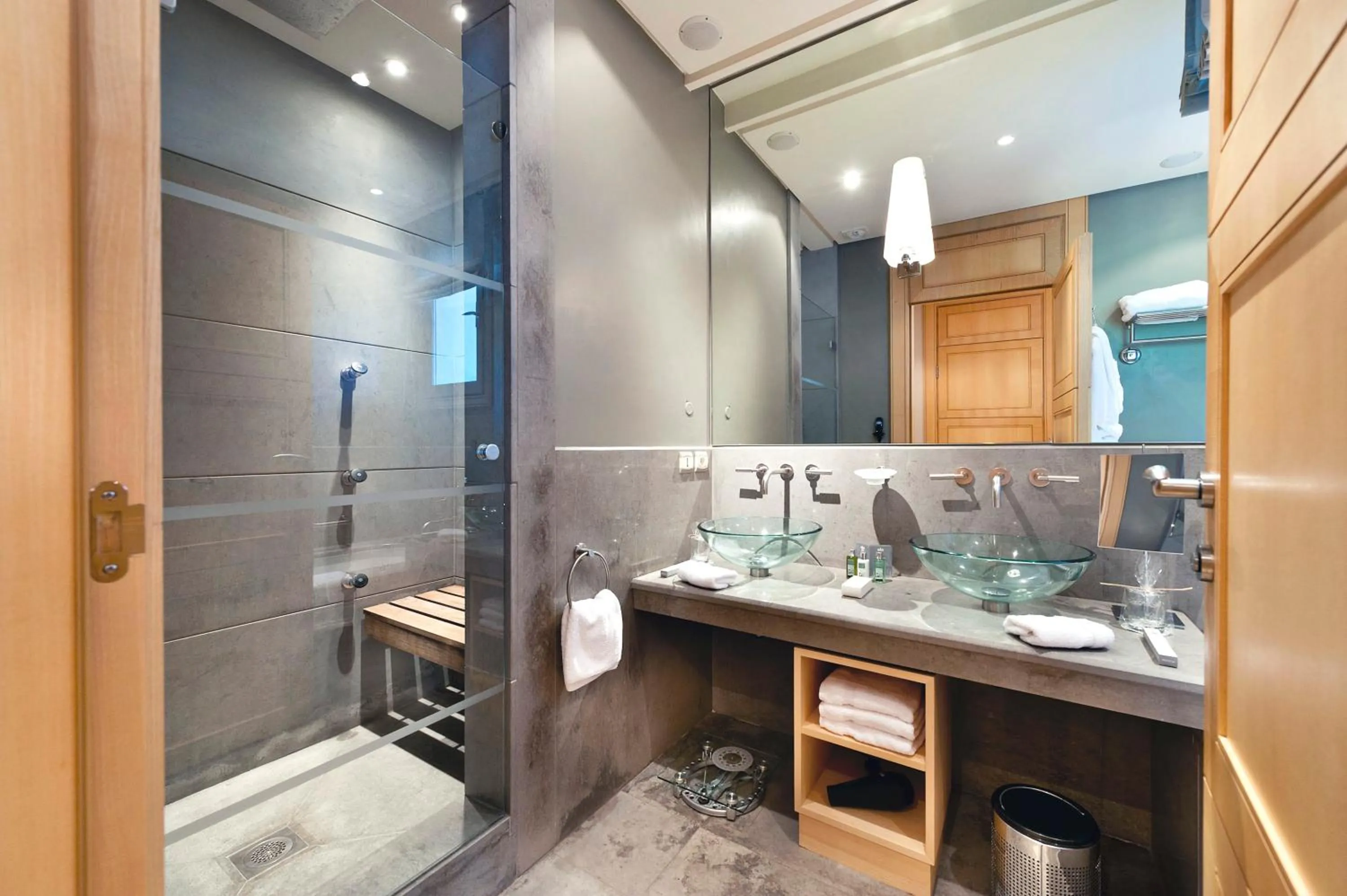 Bathroom in Bastide Saint Antoine - Relais & Châteaux