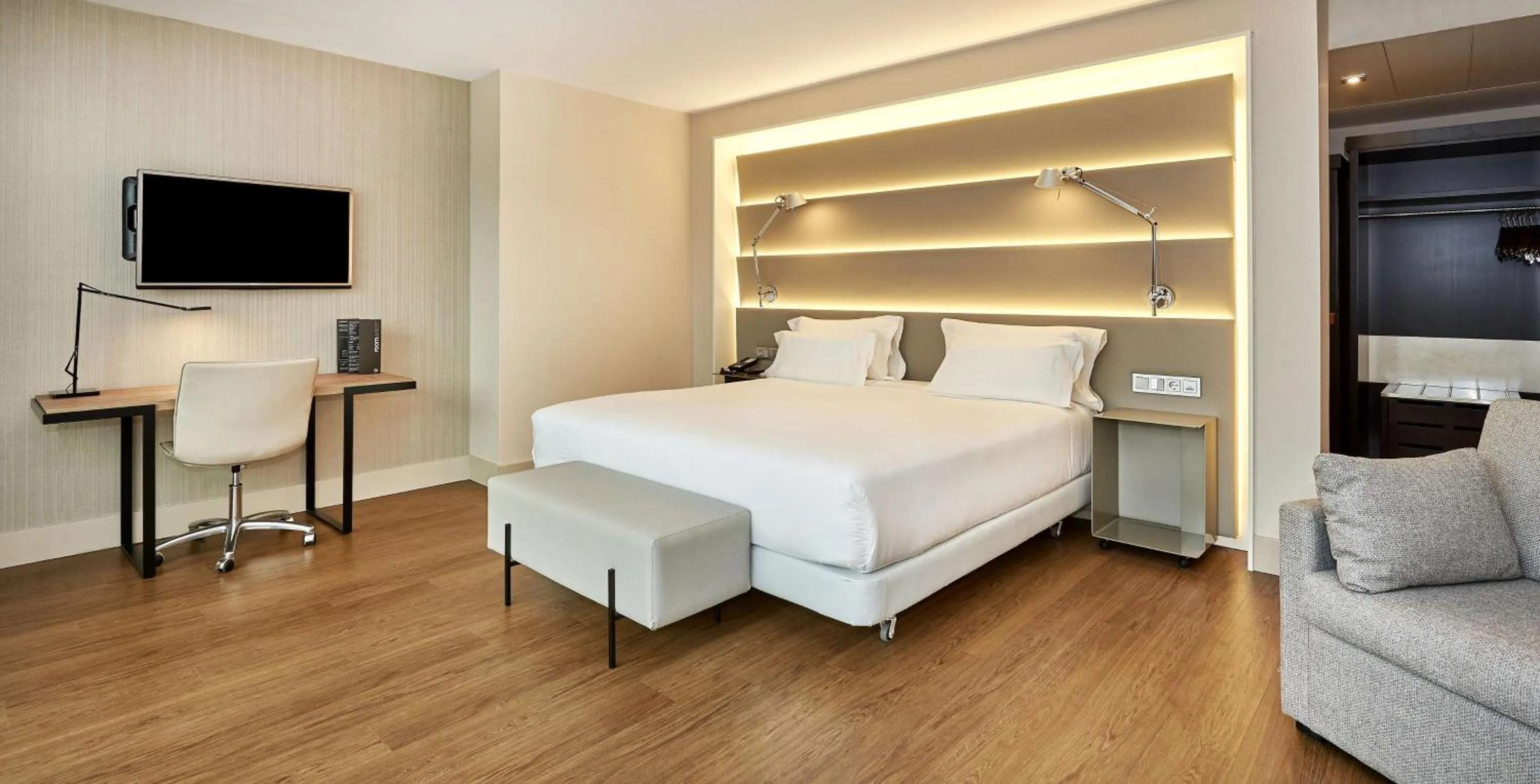 Photo of the whole room, Bed in NH Sants Barcelona