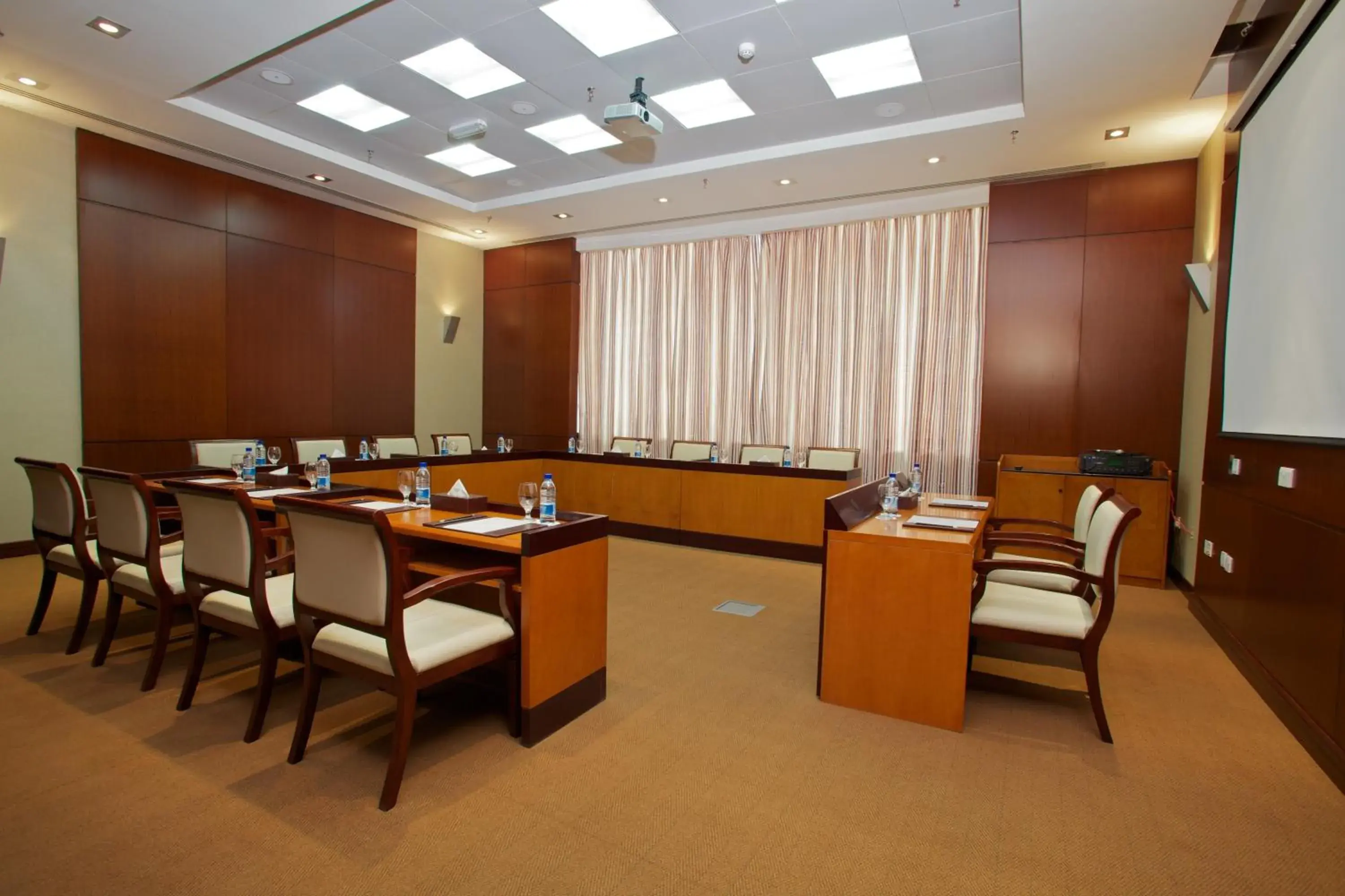 Business facilities in Concorde Fujairah Hotel