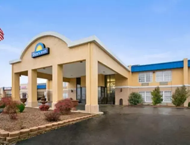 Property Building in Days Inn by Wyndham Madisonville